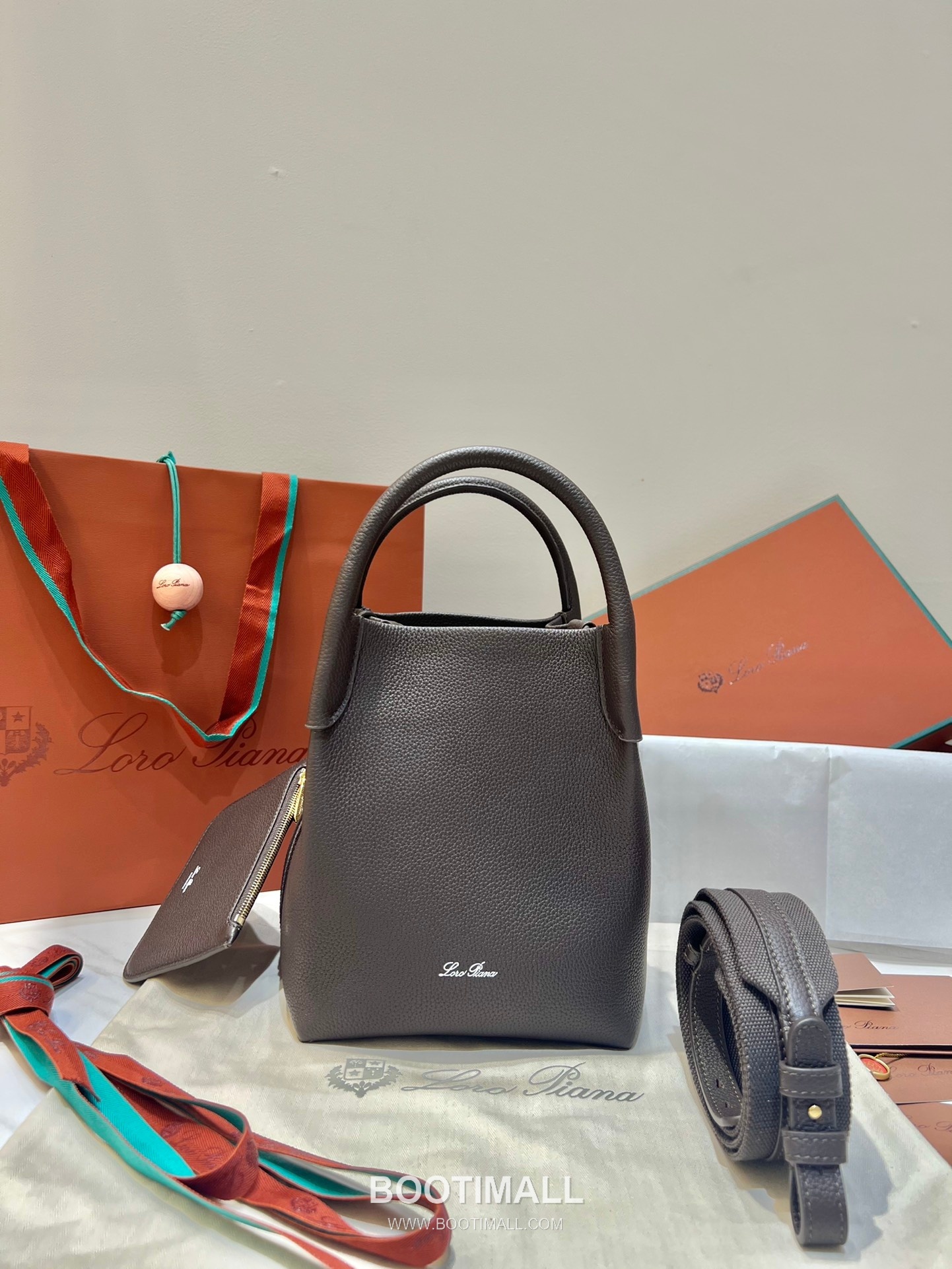 Loro Piana Bale Bag Medium Calfskin 로로피아나 베일 카프스킨 버킷백 21cm 8