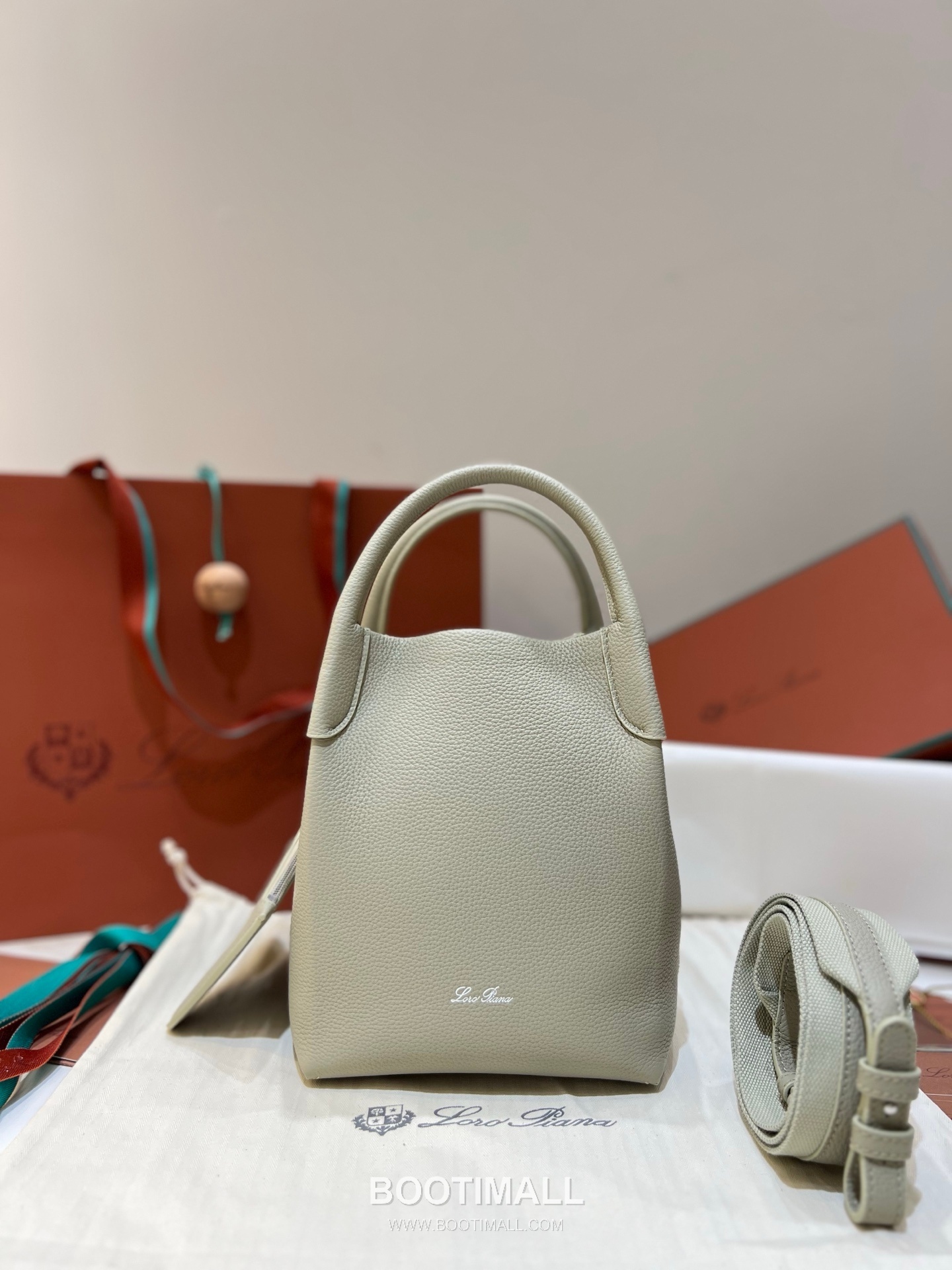 Loro Piana Bale Bag Medium Calfskin 로로피아나 베일 카프스킨 버킷백 21cm 1