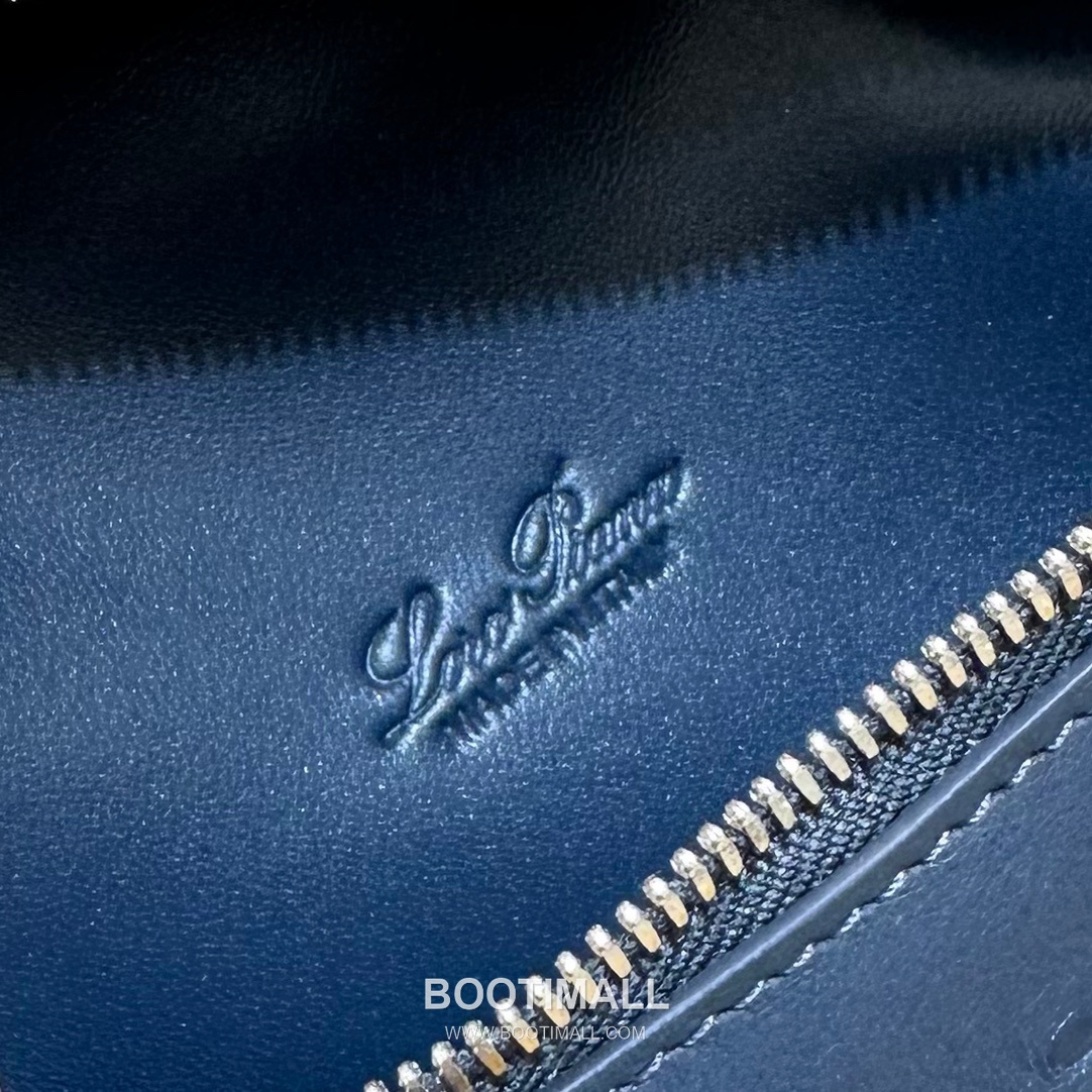 Loro Piana Extra Pocket L19 Ostrich Embossed Calfskin Bag 로로피아나 엑스트라 포켓 L19 오스트리치 엠보스 카프스킨 탑핸들 크로스백 19cm 8