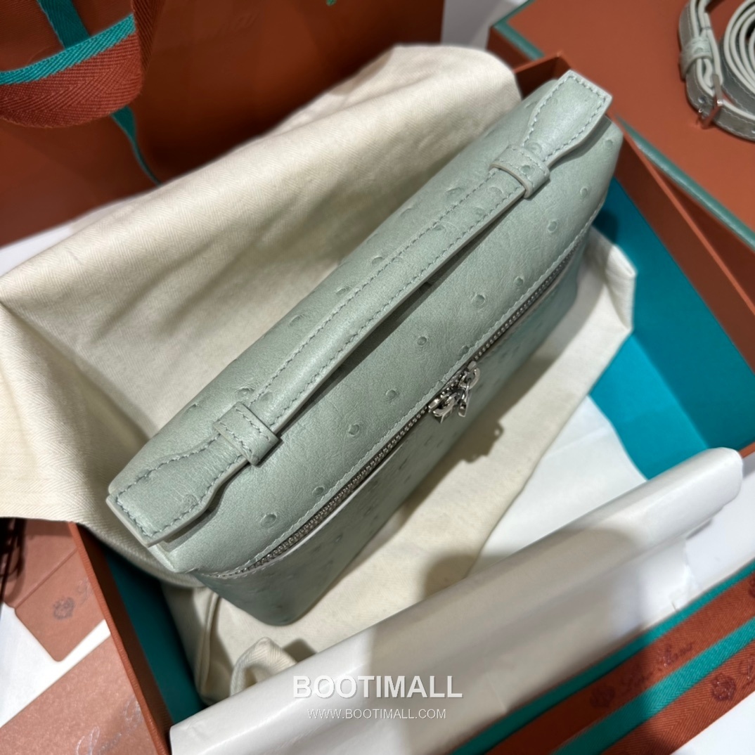 Loro Piana Extra Pocket L19 Ostrich Embossed Calfskin Bag 로로피아나 엑스트라 포켓 L19 오스트리치 엠보스 카프스킨 탑핸들 크로스백 19cm 4