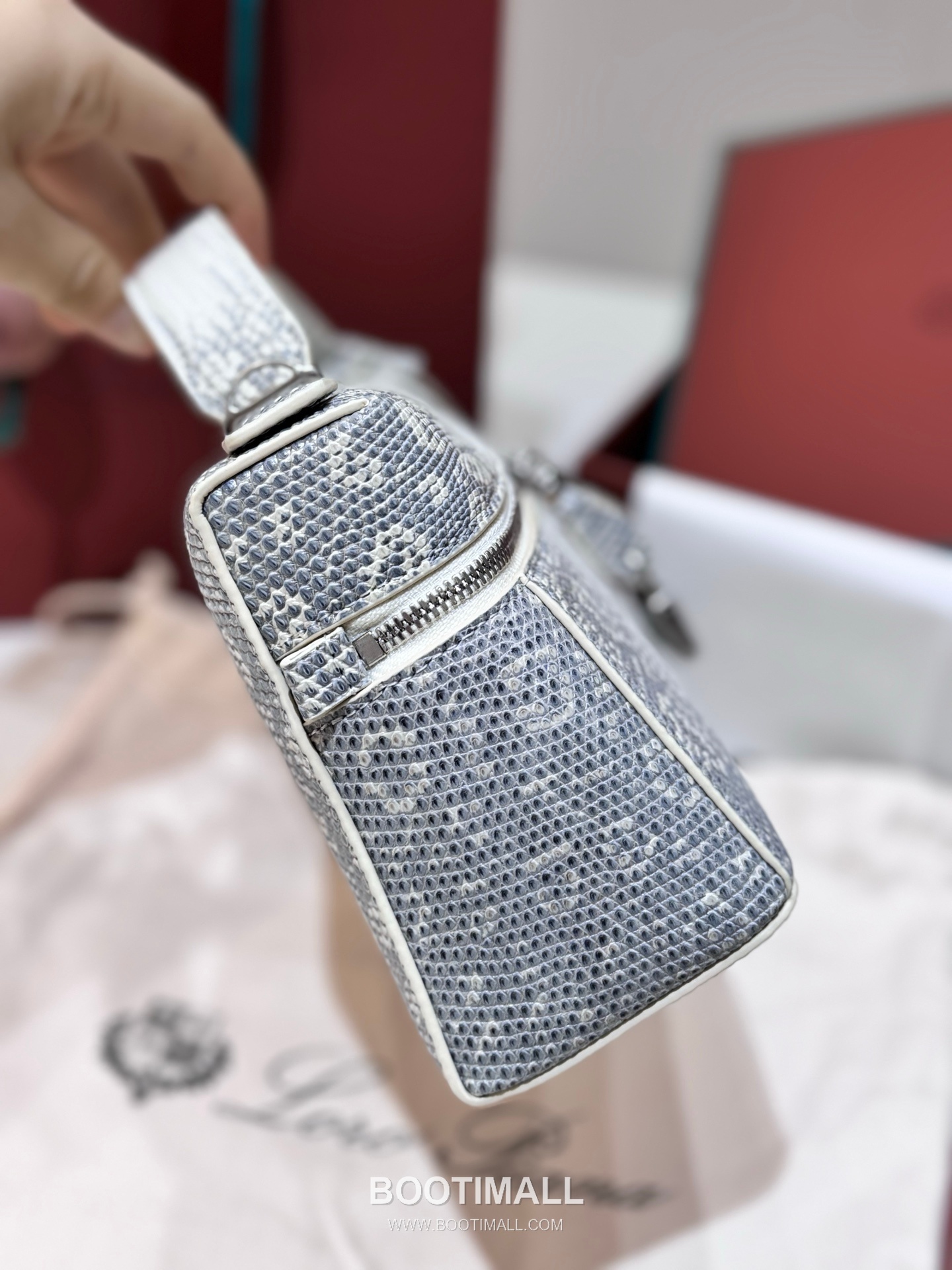 Loro Piana Extra Bag 23 Ostrich Embossed Calfskin Bag 로로피아나 엑스트라 백 23 오스트리치 엠보스 카프스킨 더블지퍼 숄더 크로스백 23cm 4