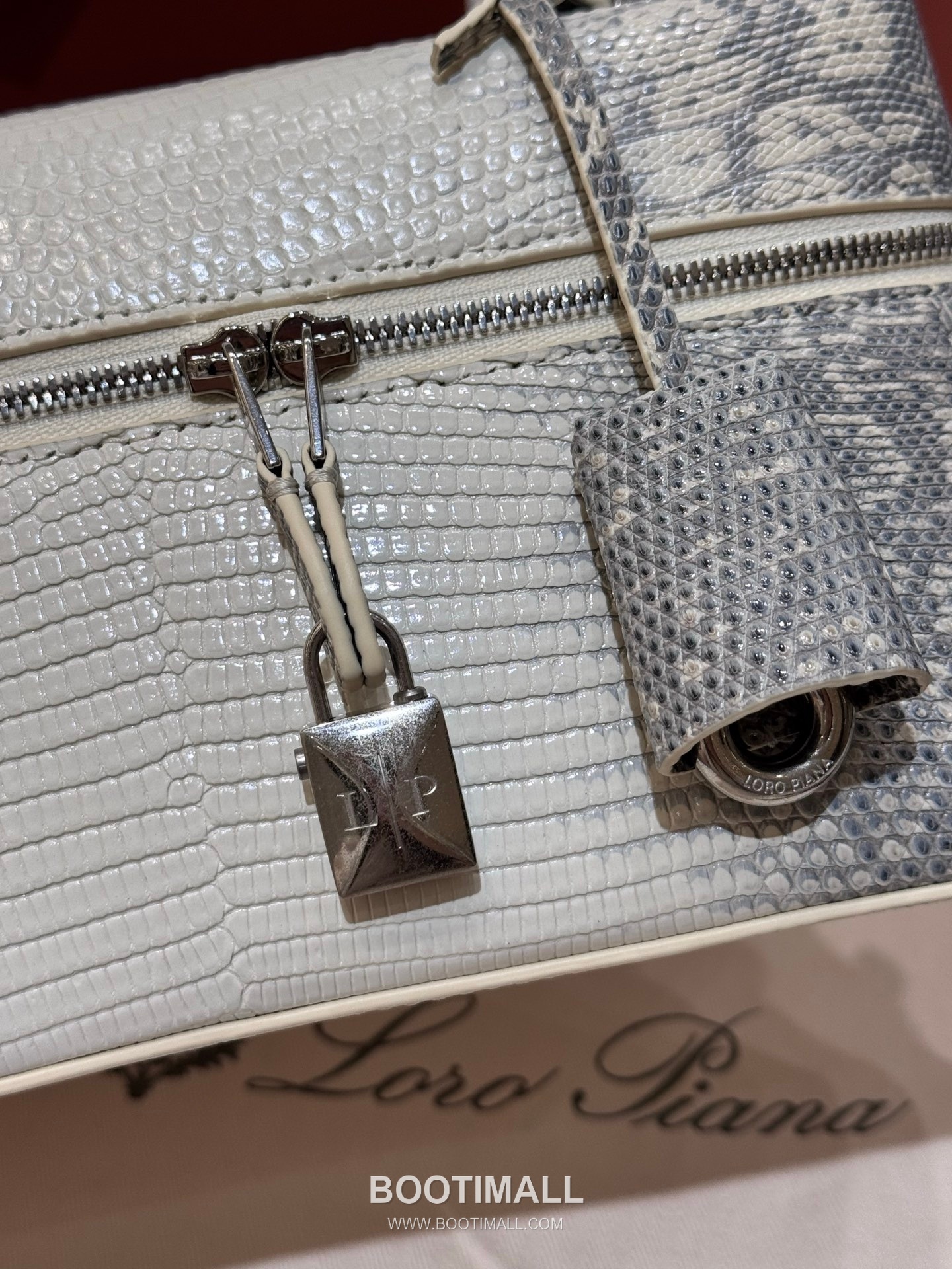 Loro Piana Extra Bag 23 Ostrich Embossed Calfskin Bag 로로피아나 엑스트라 백 23 오스트리치 엠보스 카프스킨 더블지퍼 숄더 크로스백 23cm 5