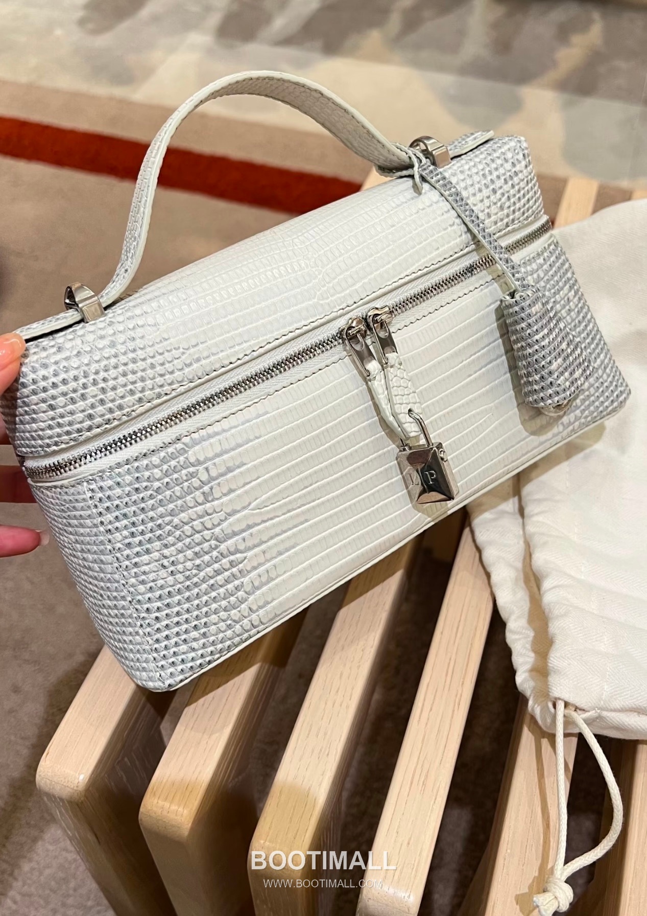 Loro Piana Extra Bag 23 Ostrich Embossed Calfskin Bag 로로피아나 엑스트라 백 23 오스트리치 엠보스 카프스킨 더블지퍼 숄더 크로스백 23cm 10