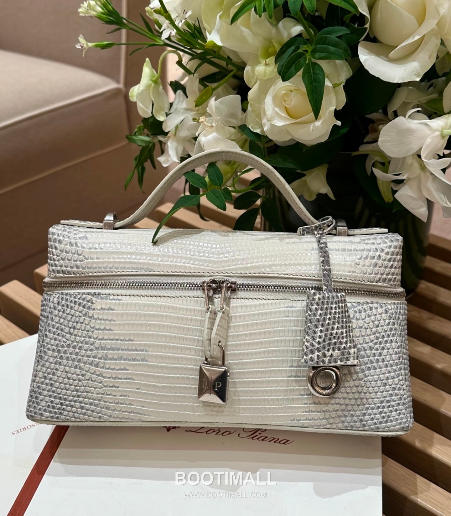 Loro Piana Extra Bag 23 Ostrich Embossed Calfskin Bag 로로피아나 엑스트라 백 23 오스트리치 엠보스 카프스킨 더블지퍼 숄더 크로스백 23cm 11