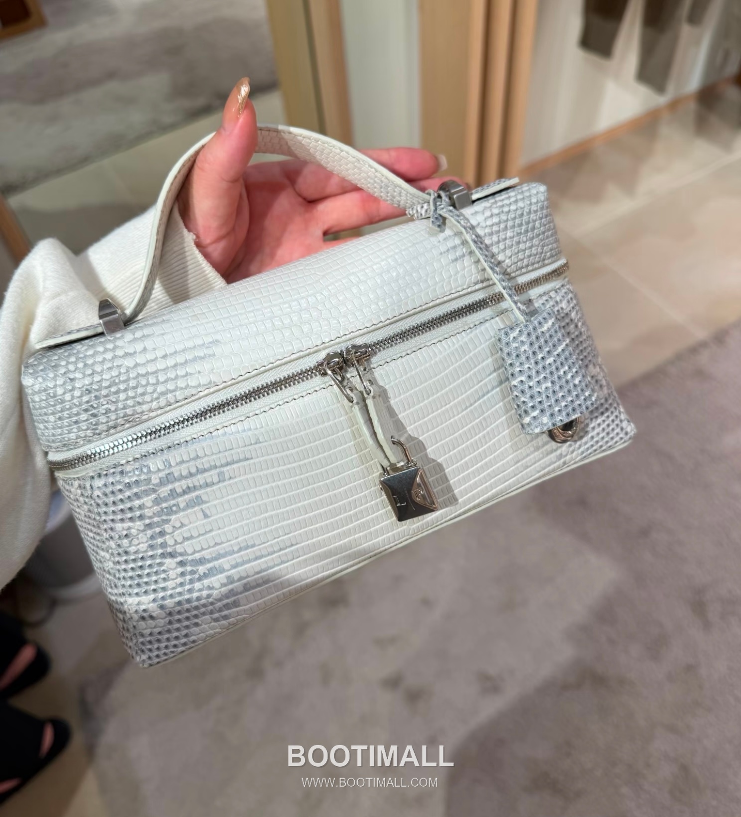 Loro Piana Extra Bag 23 Ostrich Embossed Calfskin Bag 로로피아나 엑스트라 백 23 오스트리치 엠보스 카프스킨 더블지퍼 숄더 크로스백 23cm 13