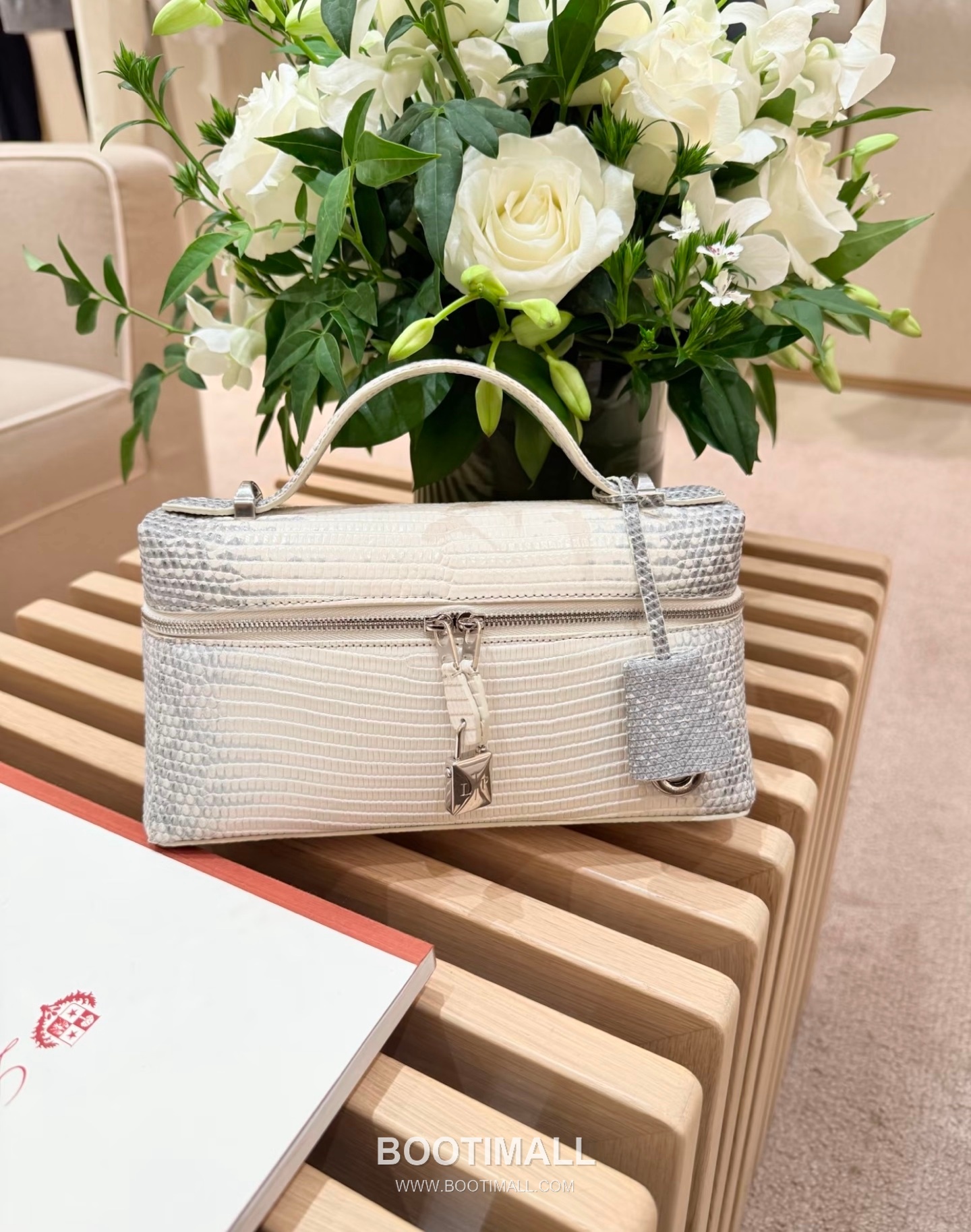 Loro Piana Extra Bag 23 Ostrich Embossed Calfskin Bag 로로피아나 엑스트라 백 23 오스트리치 엠보스 카프스킨 더블지퍼 숄더 크로스백 23cm 16