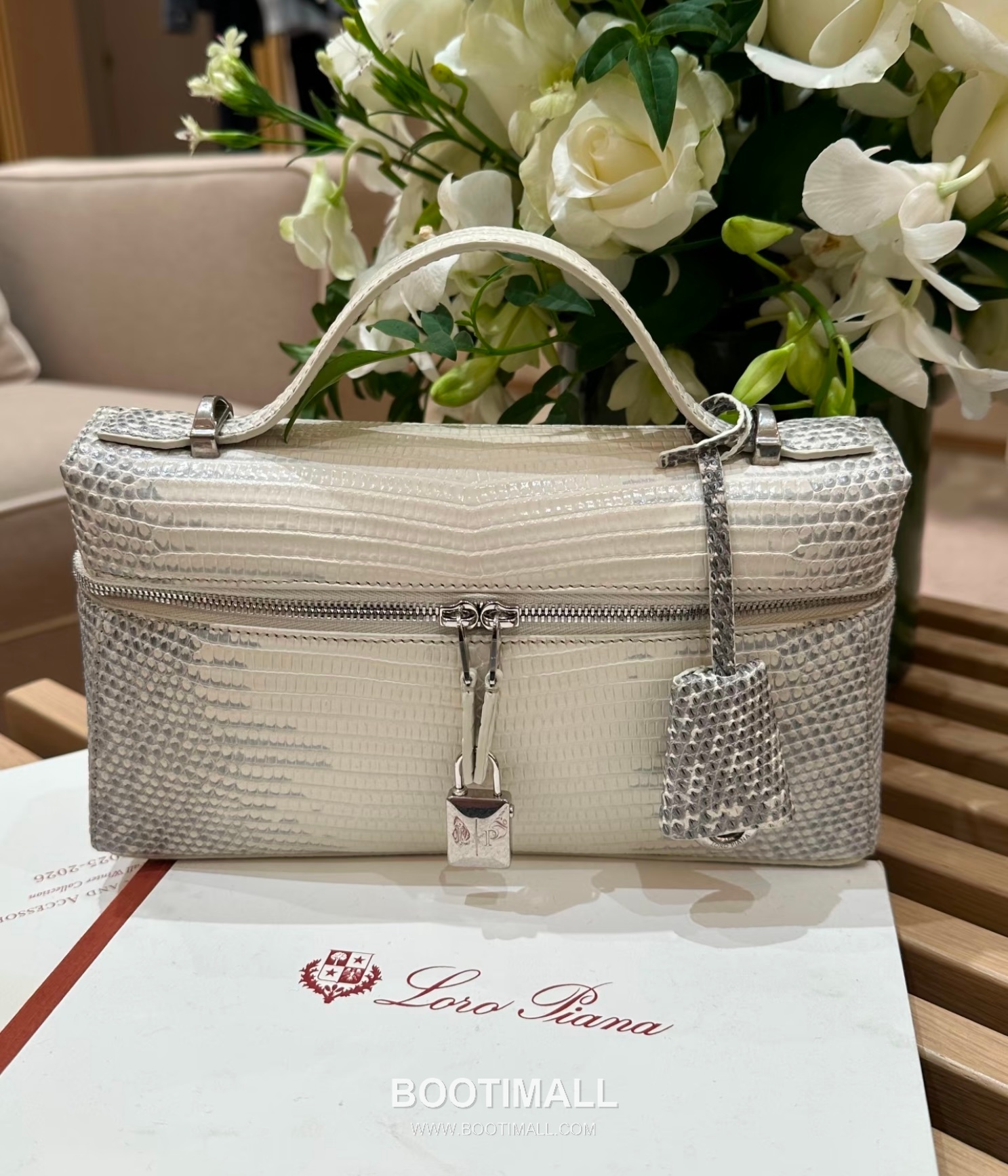 Loro Piana Extra Bag 23 Ostrich Embossed Calfskin Bag 로로피아나 엑스트라 백 23 오스트리치 엠보스 카프스킨 더블지퍼 숄더 크로스백 23cm 17