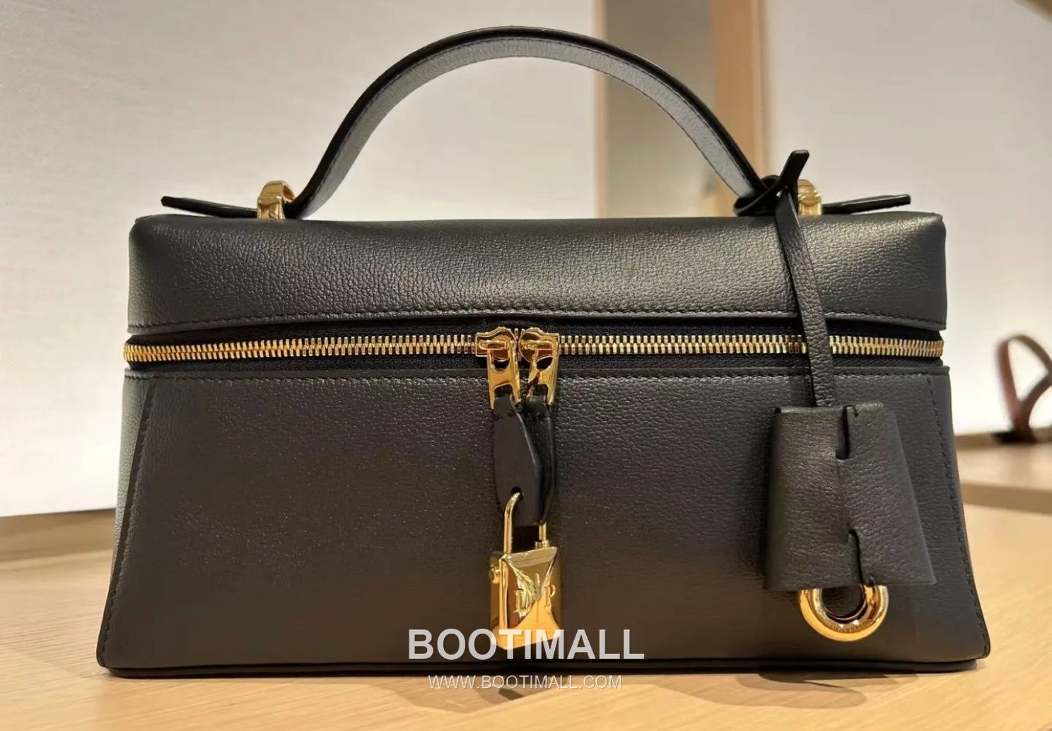 Loro Piana Extra Bag 23 Saddle Leather Black Top Handle 로로피아나 엑스트라 백 23 새들 레더 블랙 탑핸들백 23cm 2