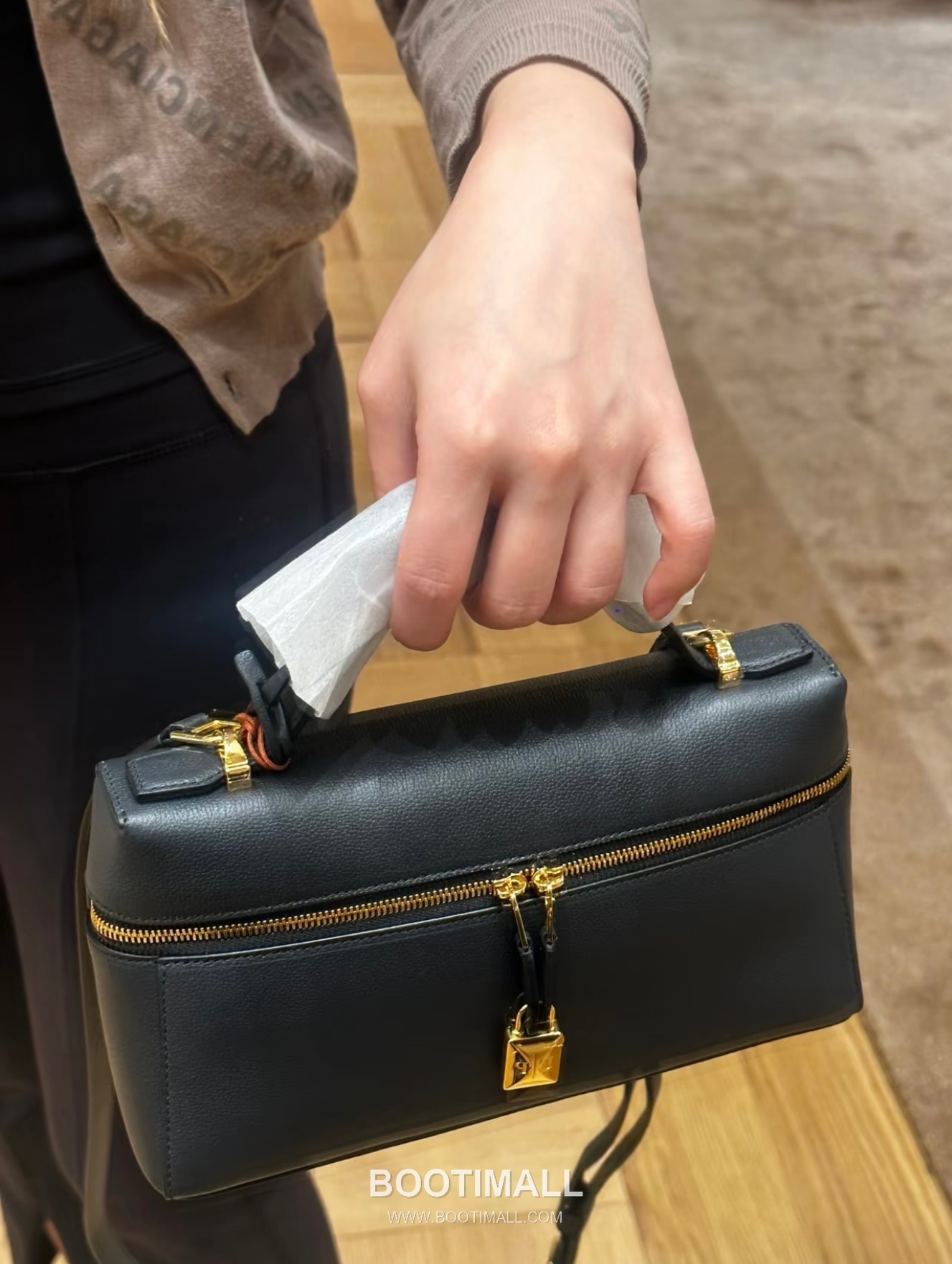 Loro Piana Extra Bag 23 Saddle Leather Black Top Handle 로로피아나 엑스트라 백 23 새들 레더 블랙 탑핸들백 23cm 4