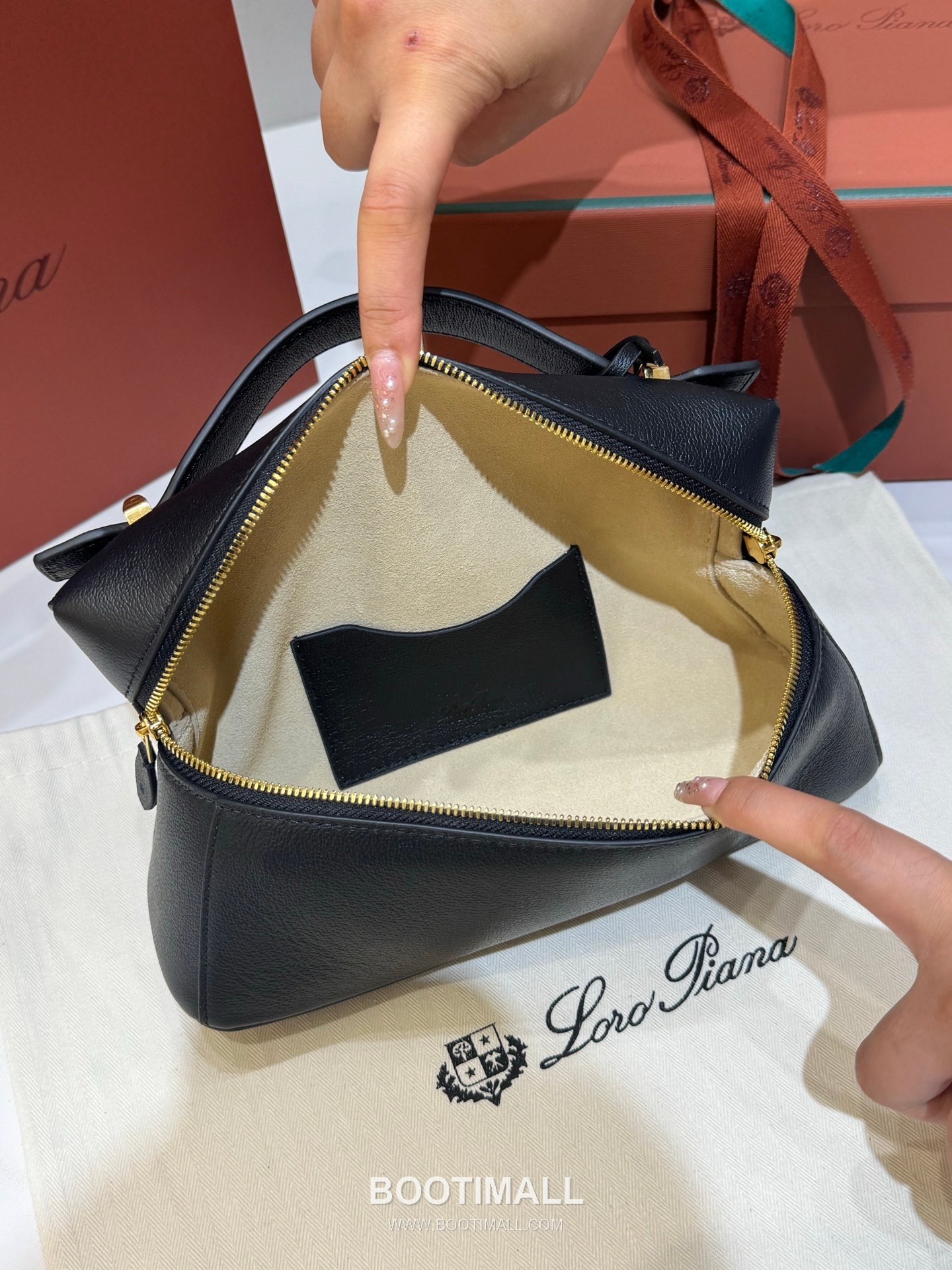 Loro Piana Extra Bag 23 Saddle Leather Black Top Handle 로로피아나 엑스트라 백 23 새들 레더 블랙 탑핸들백 23cm 12