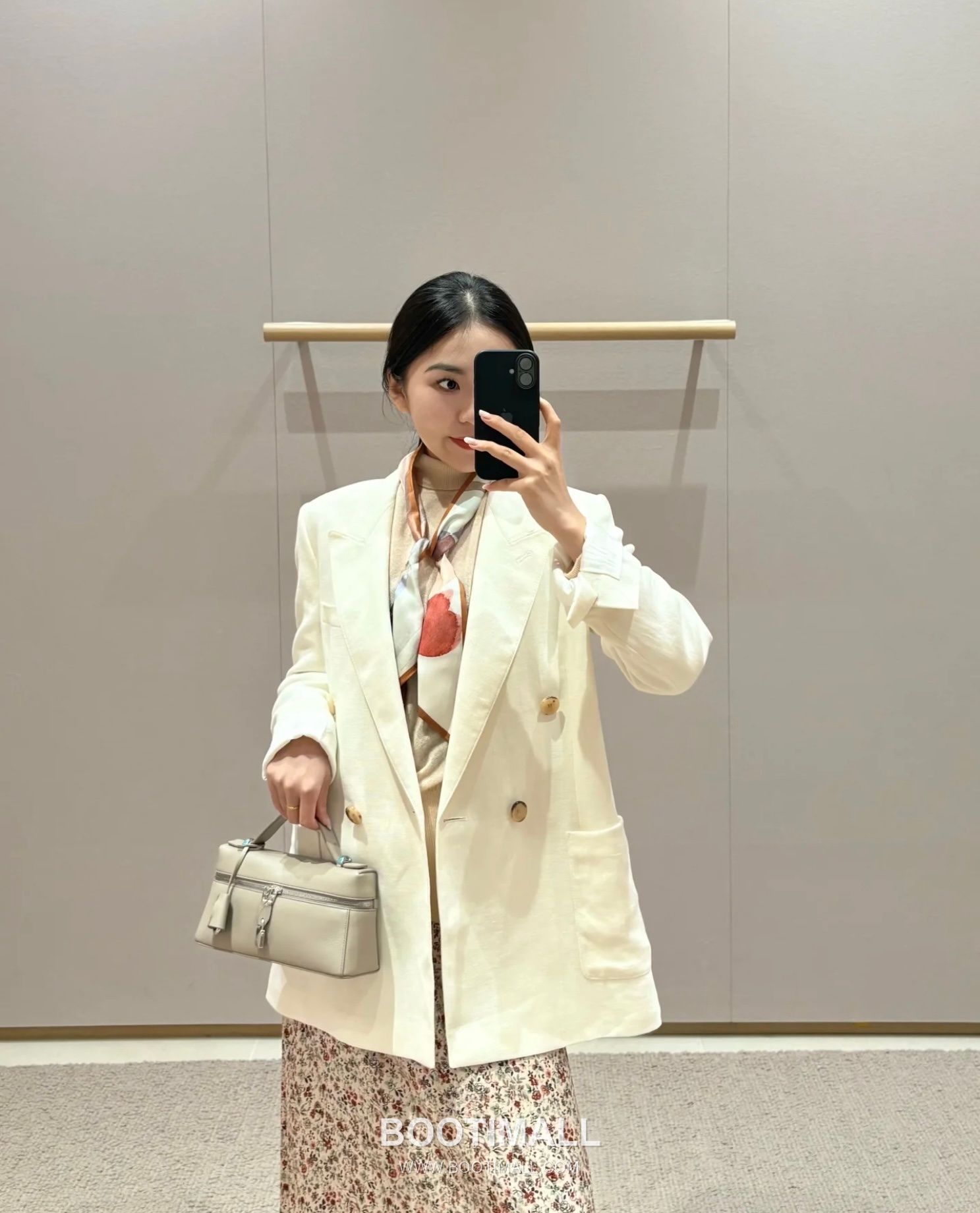 Loro Piana Extra Bag 23 Saddle Leather Warm Milky Beige Top Handle 로로피아나 엑스트라 백 23 새들 레더 웜 밀키 베이지 탑핸들백 23cm 3