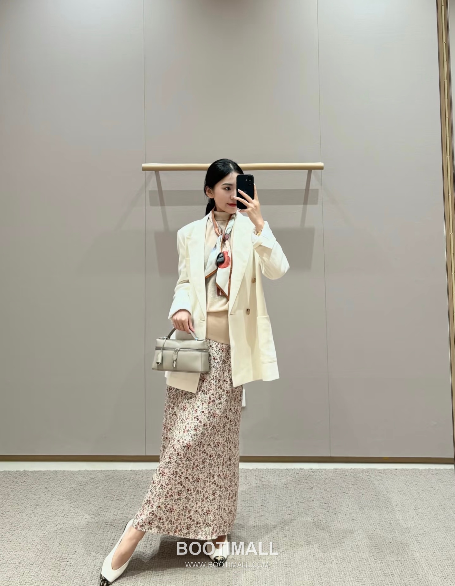 Loro Piana Extra Bag 23 Saddle Leather Warm Milky Beige Top Handle 로로피아나 엑스트라 백 23 새들 레더 웜 밀키 베이지 탑핸들백 23cm 5