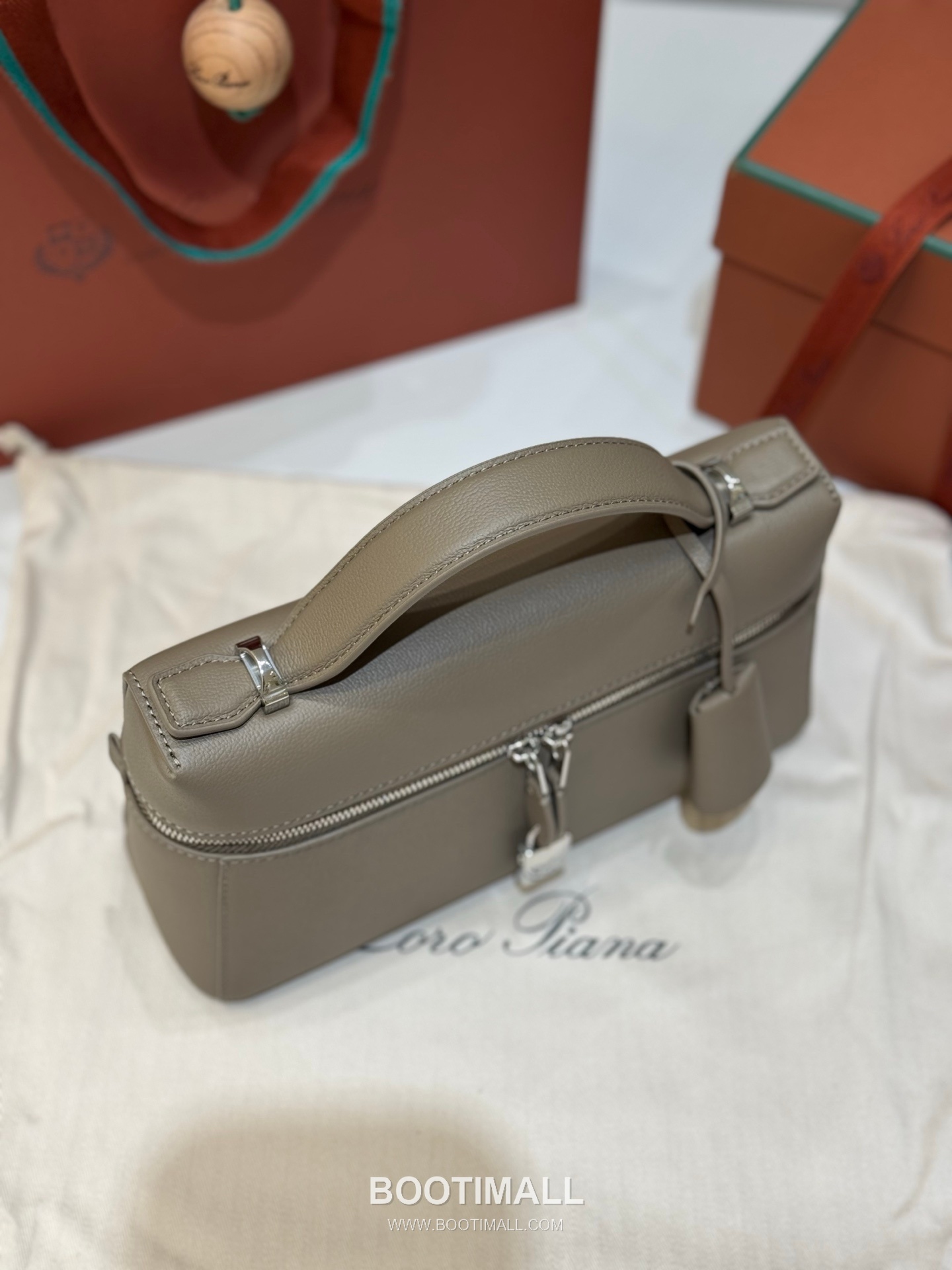 Loro Piana Extra Bag 23 Saddle Leather Warm Milky Beige Top Handle 로로피아나 엑스트라 백 23 새들 레더 웜 밀키 베이지 탑핸들백 23cm 12