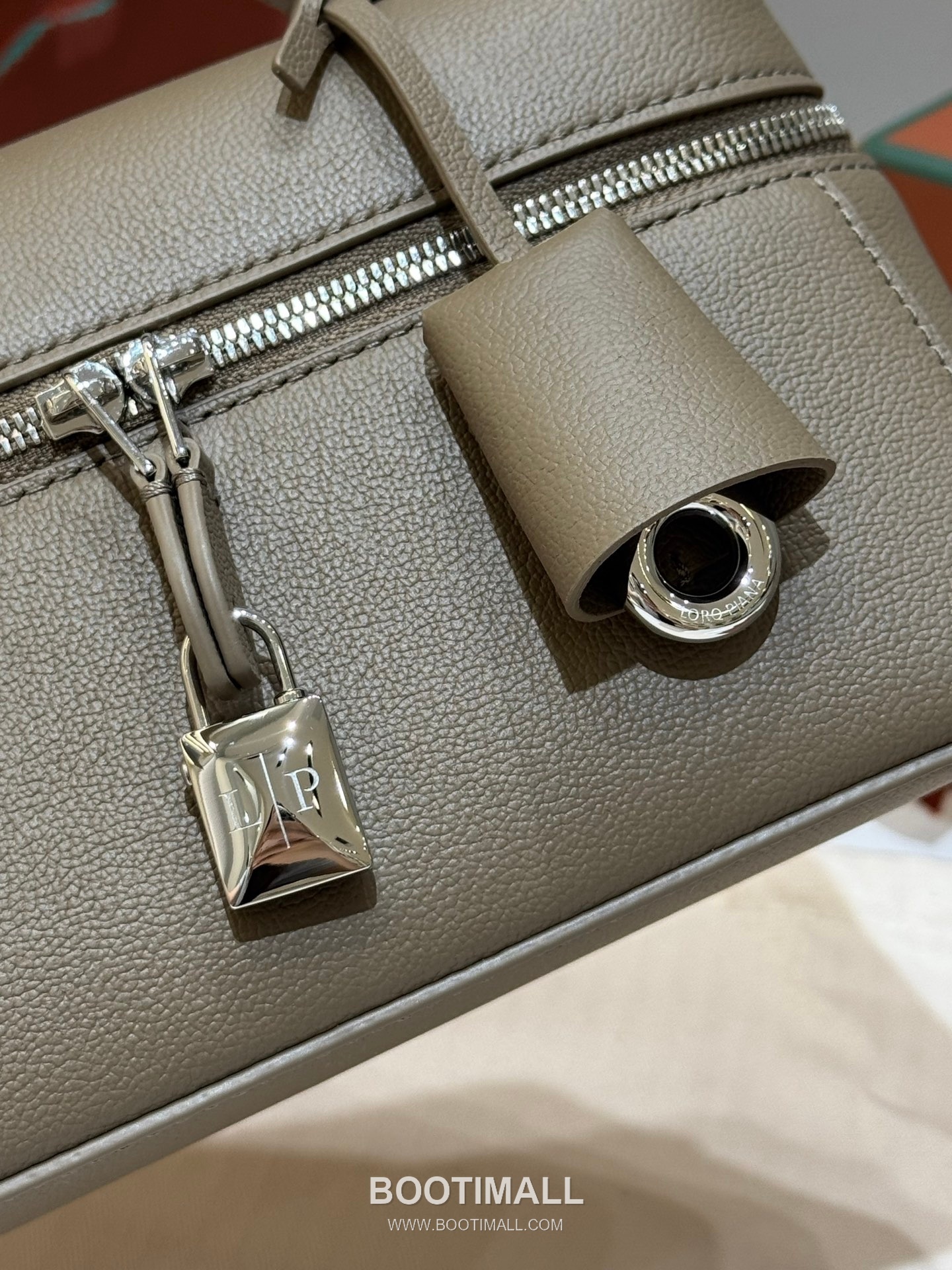 Loro Piana Extra Bag 23 Saddle Leather Warm Milky Beige Top Handle 로로피아나 엑스트라 백 23 새들 레더 웜 밀키 베이지 탑핸들백 23cm 14