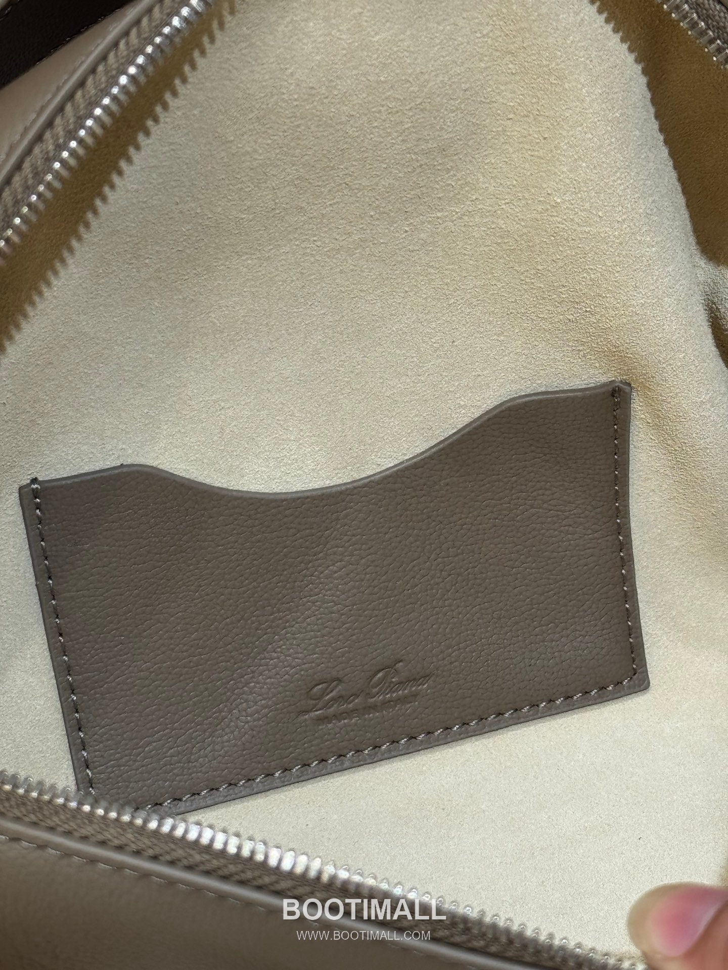 Loro Piana Extra Bag 23 Saddle Leather Warm Milky Beige Top Handle 로로피아나 엑스트라 백 23 새들 레더 웜 밀키 베이지 탑핸들백 23cm 16