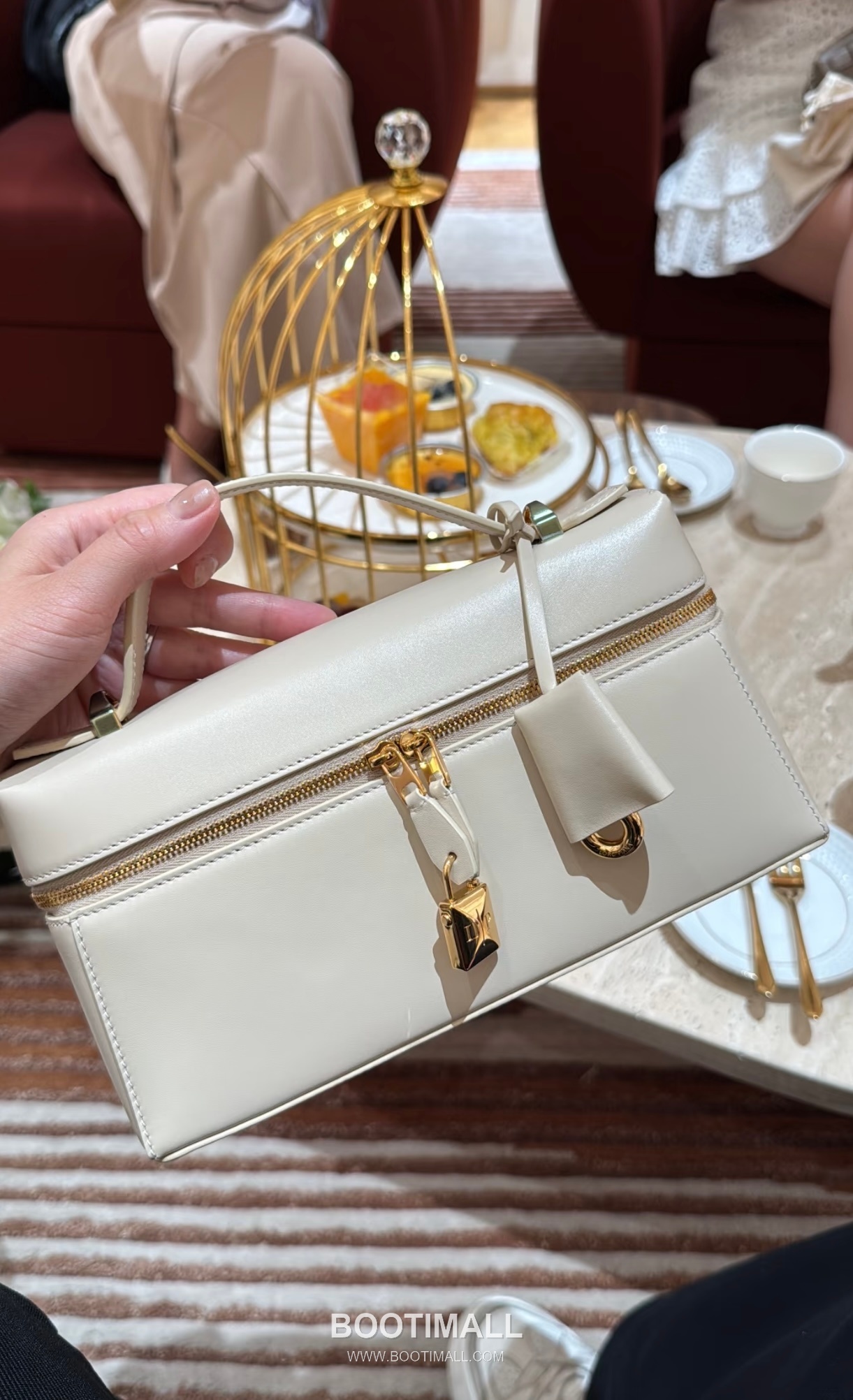 Loro Piana Extra Bag 23 Saddle Leather White Top Handle 로로피아나 엑스트라 백 23 새들 레더 화이트 탑핸들백 23cm 3