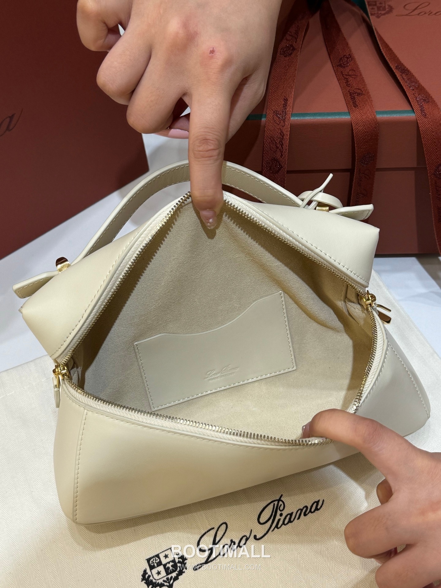 Loro Piana Extra Bag 23 Saddle Leather White Top Handle 로로피아나 엑스트라 백 23 새들 레더 화이트 탑핸들백 23cm 12