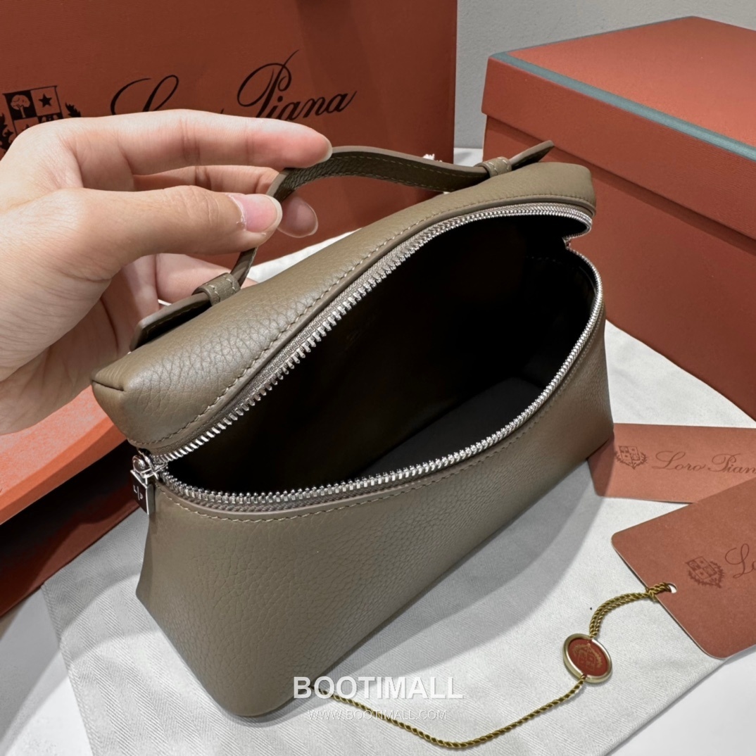 Loro Piana Extra Pocket L19 Woven Calfskin Bag 로로피아나 엑스트라 포켓 L19 위빙 카프스킨 탑핸들 크로스백 19cm 11