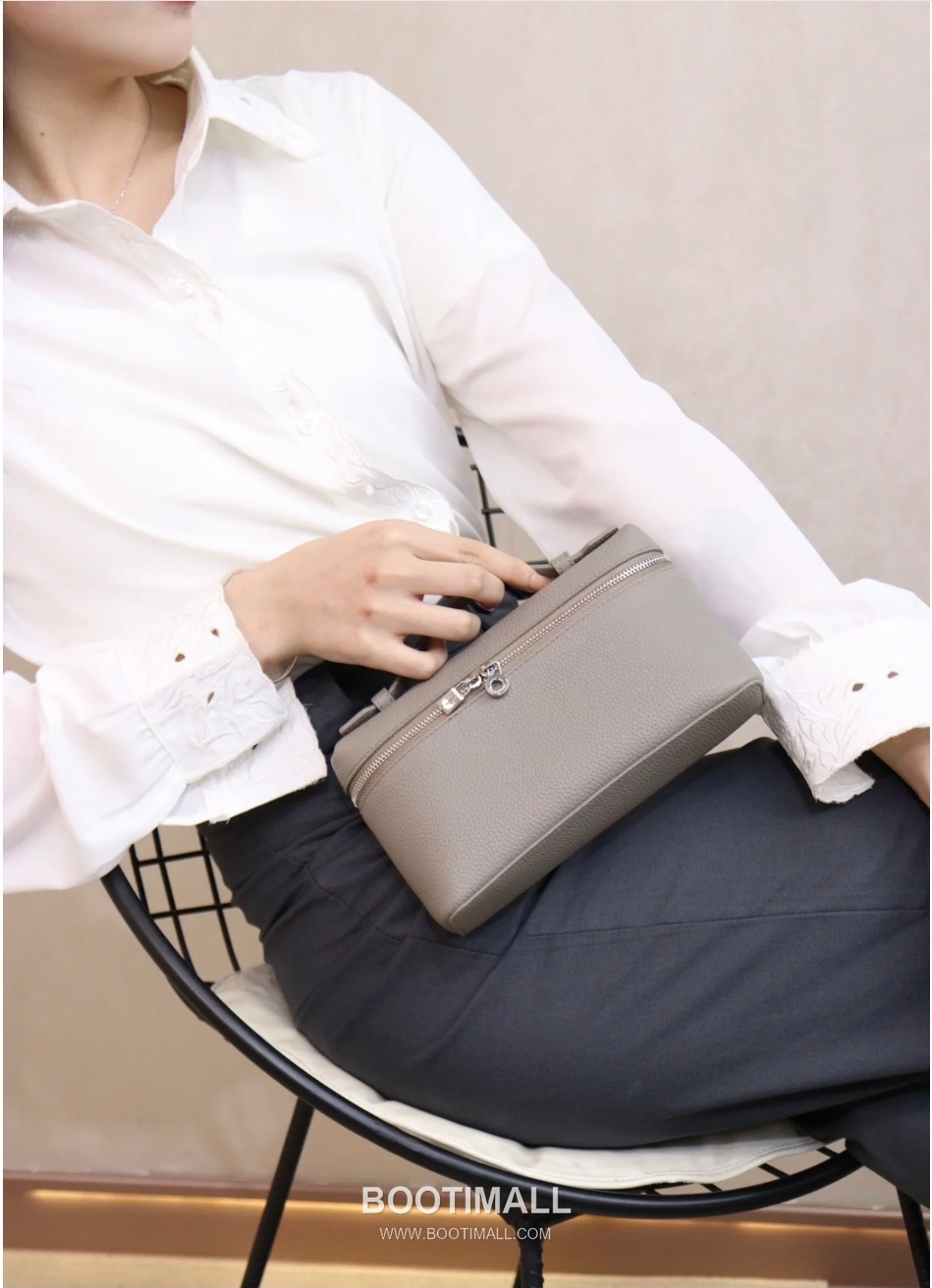 Loro Piana Extra Pocket L19 Woven Calfskin Bag 로로피아나 엑스트라 포켓 L19 위빙 카프스킨 탑핸들 크로스백 19cm 4