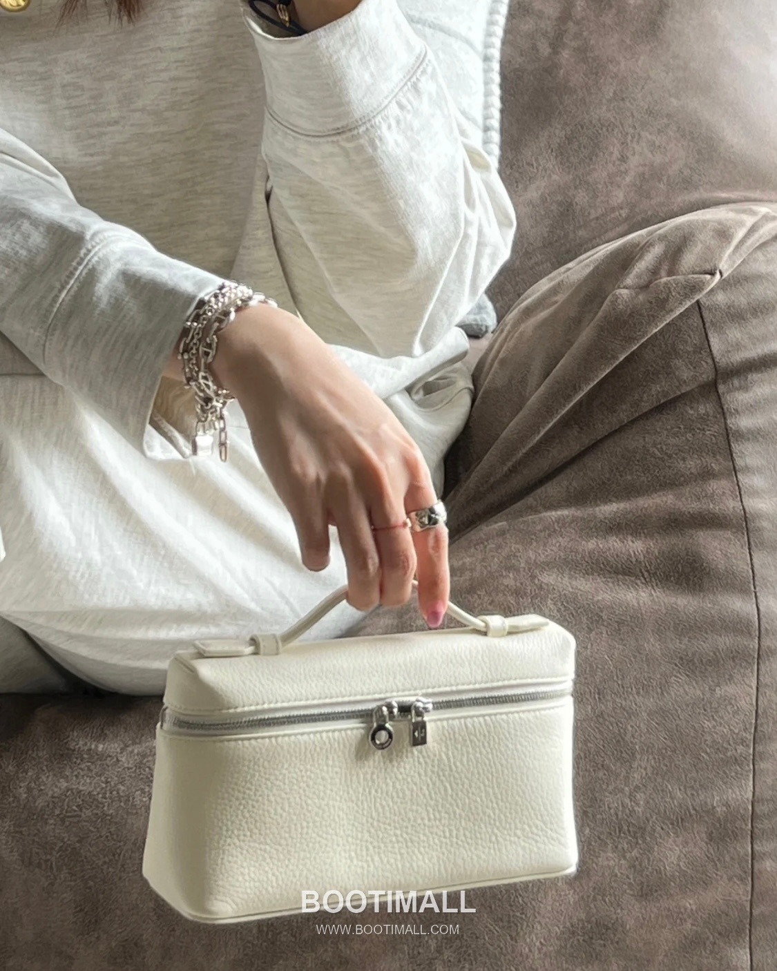 Loro Piana Extra Pocket L19 Calfskin Bag 로로피아나 엑스트라 포켓 L19 카프스킨 탑핸들 크로스백 19cm 1