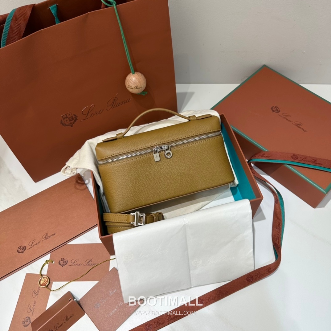 Loro Piana Extra Pocket L19 Woven Calfskin Bag 로로피아나 엑스트라 포켓 L19 위빙 카프스킨 탑핸들 크로스백 19cm 1