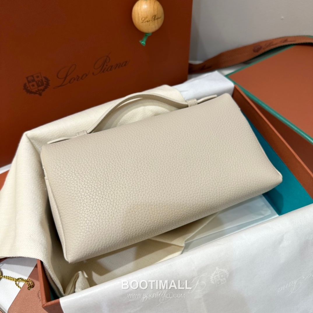 Loro Piana Extra Pocket L19 Woven Calfskin Bag 로로피아나 엑스트라 포켓 L19 위빙 카프스킨 탑핸들 크로스백 19cm 3