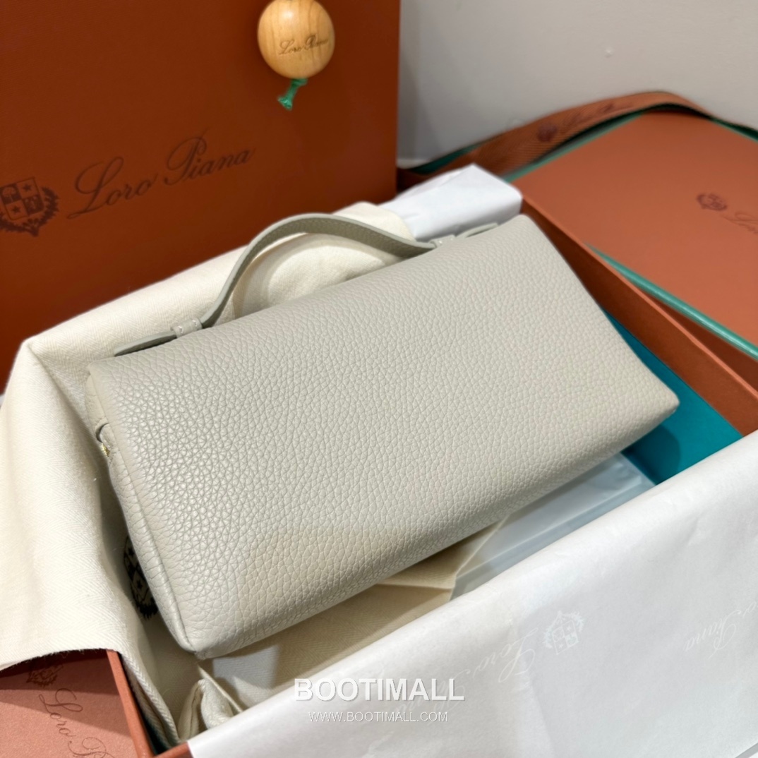 Loro Piana Extra Pocket L19 Woven Calfskin Bag 로로피아나 엑스트라 포켓 L19 위빙 카프스킨 탑핸들 크로스백 19cm 3