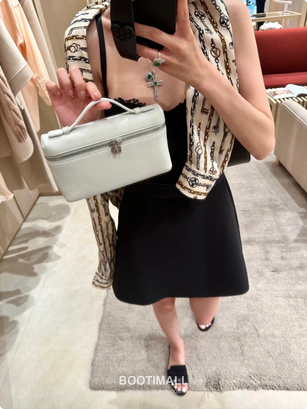 Loro Piana Extra Pocket L19 Calfskin Bag 로로피아나 엑스트라 포켓 L19 카프스킨 탑핸들 크로스백 19cm 2