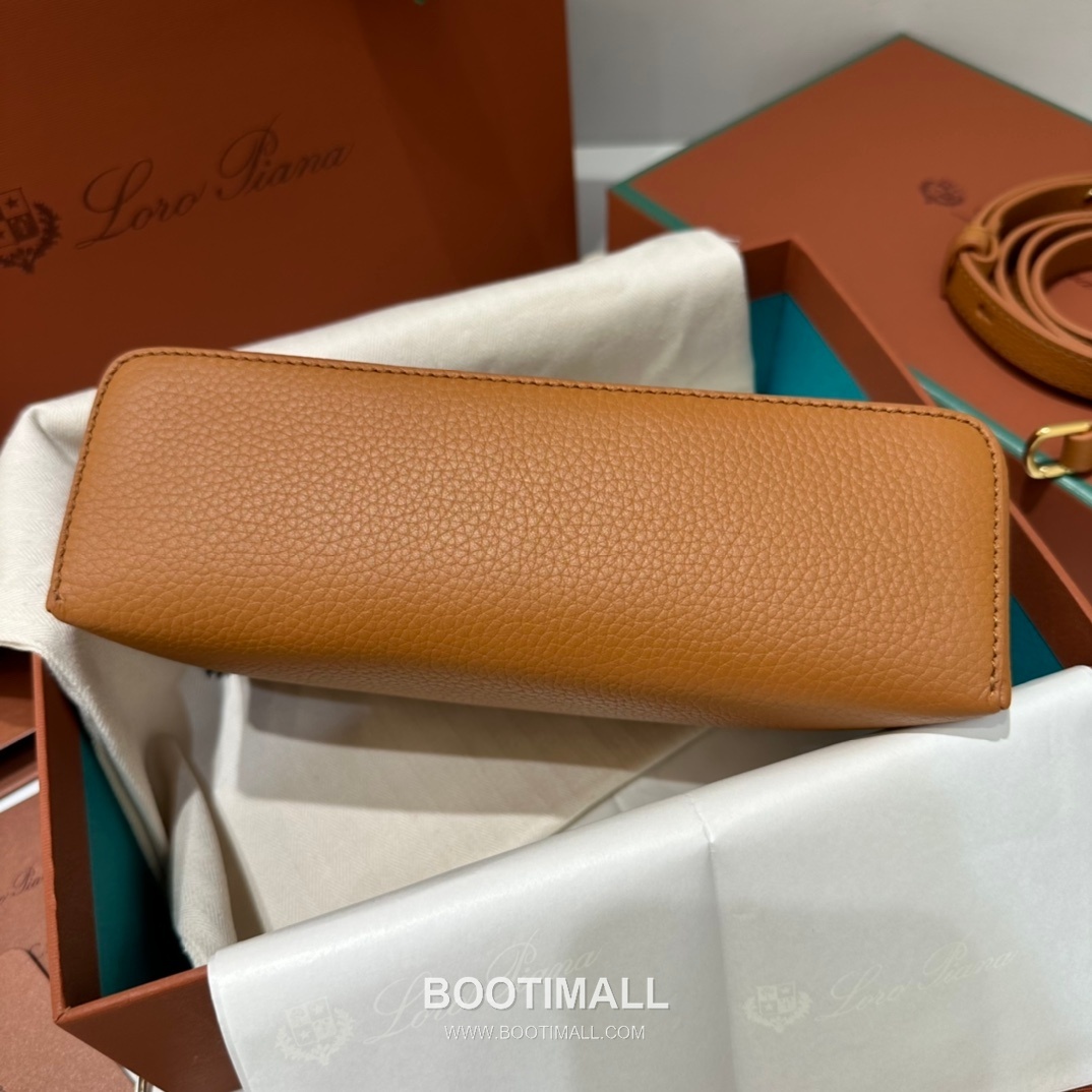 Loro Piana Extra Pocket L19 Woven Calfskin Bag 로로피아나 엑스트라 포켓 L19 위빙 카프스킨 탑핸들 크로스백 19cm 17