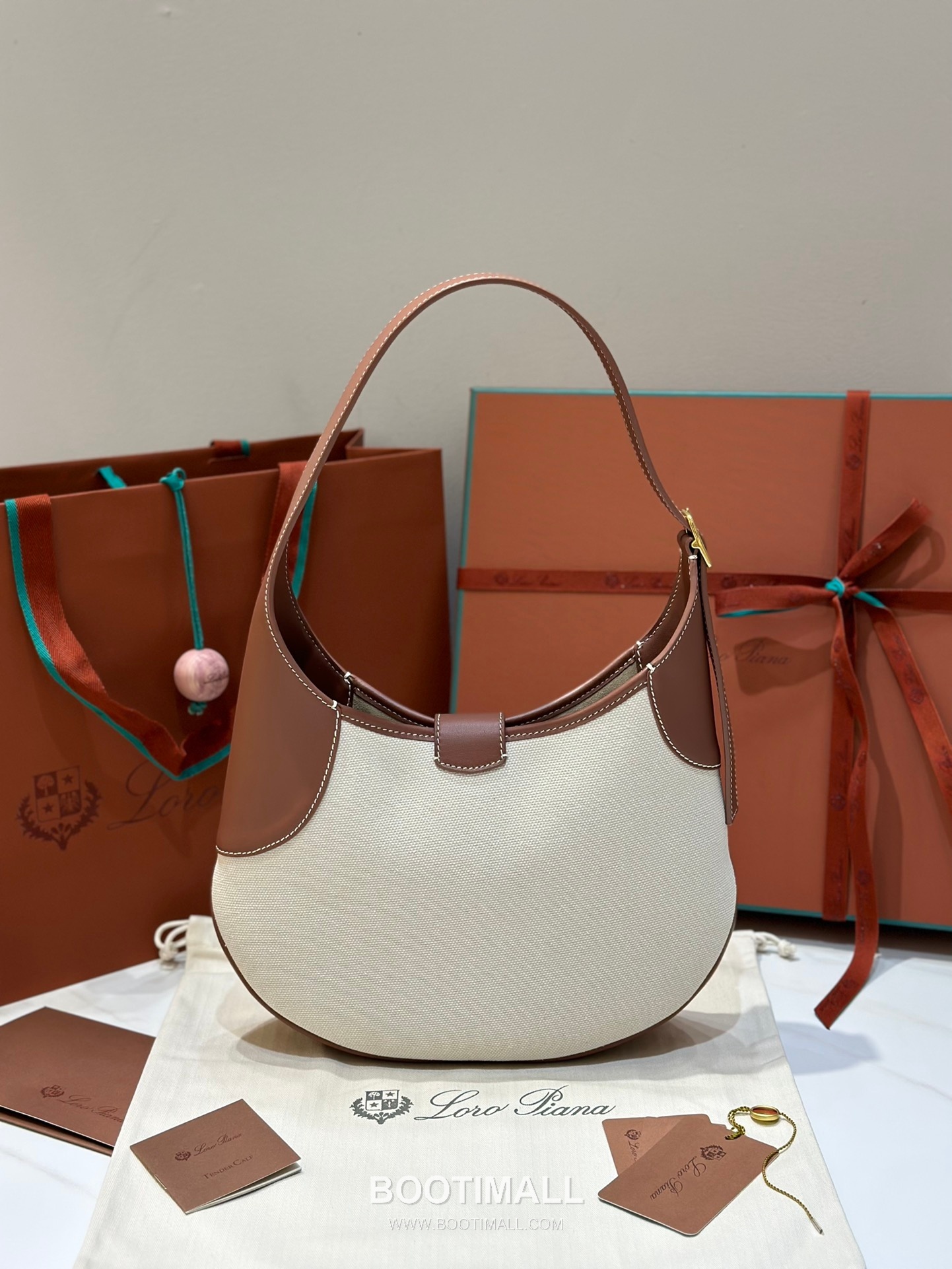 Loro Piana Bobbin Canvas Shoulder Bag 로로피아나 보빈 캔버스 숄더백 32cm 2