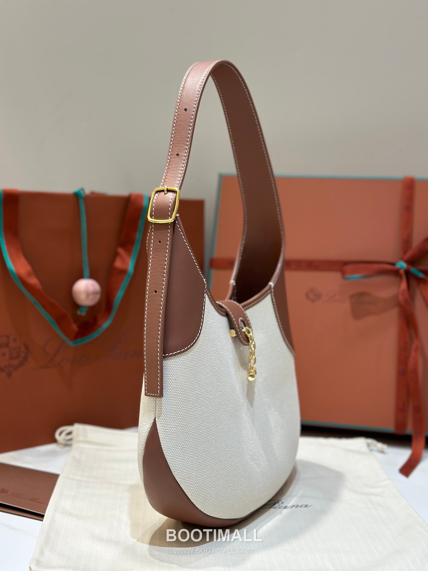 Loro Piana Bobbin Canvas Shoulder Bag 로로피아나 보빈 캔버스 숄더백 32cm 3