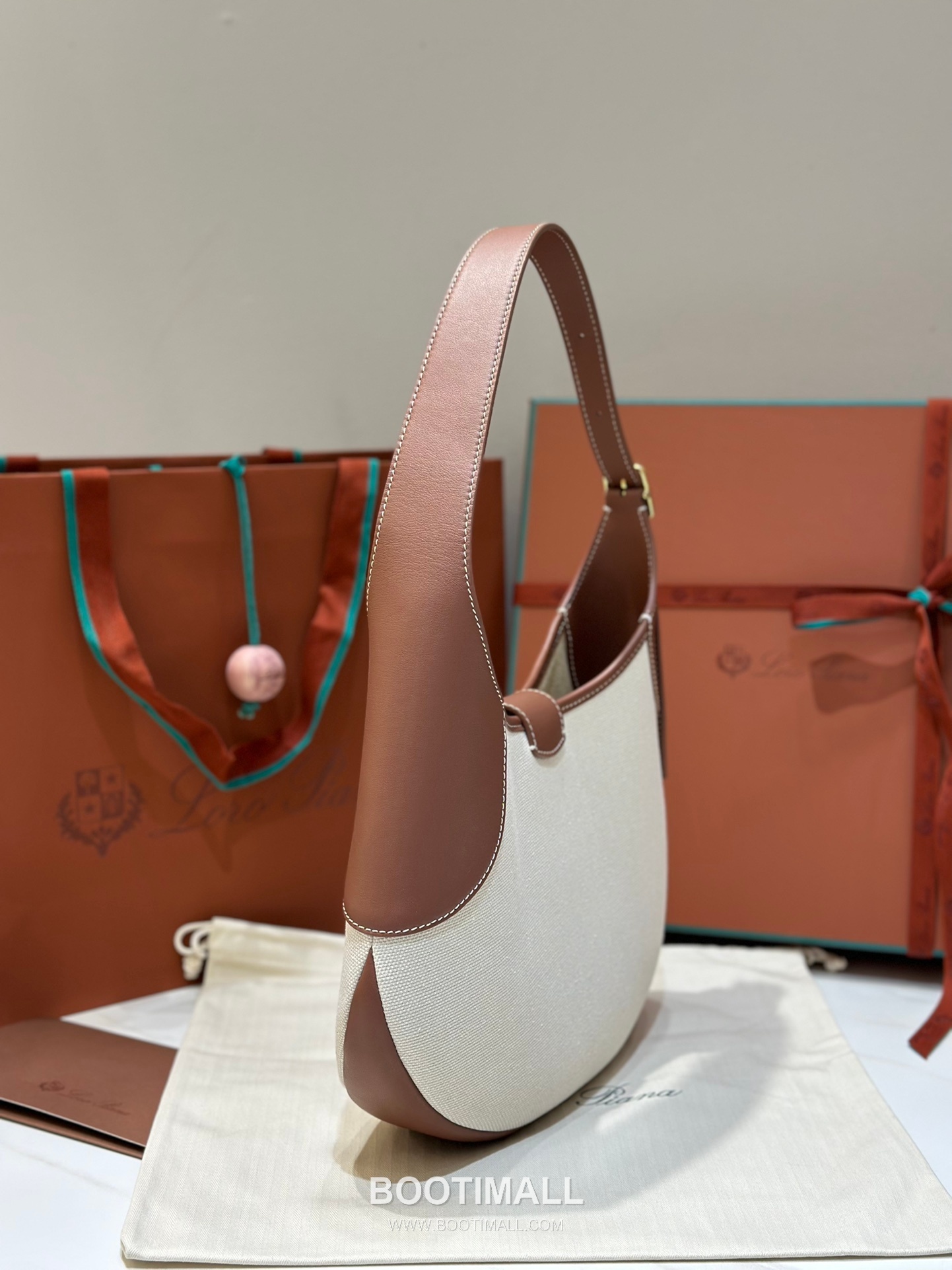 Loro Piana Bobbin Canvas Shoulder Bag 로로피아나 보빈 캔버스 숄더백 32cm 4