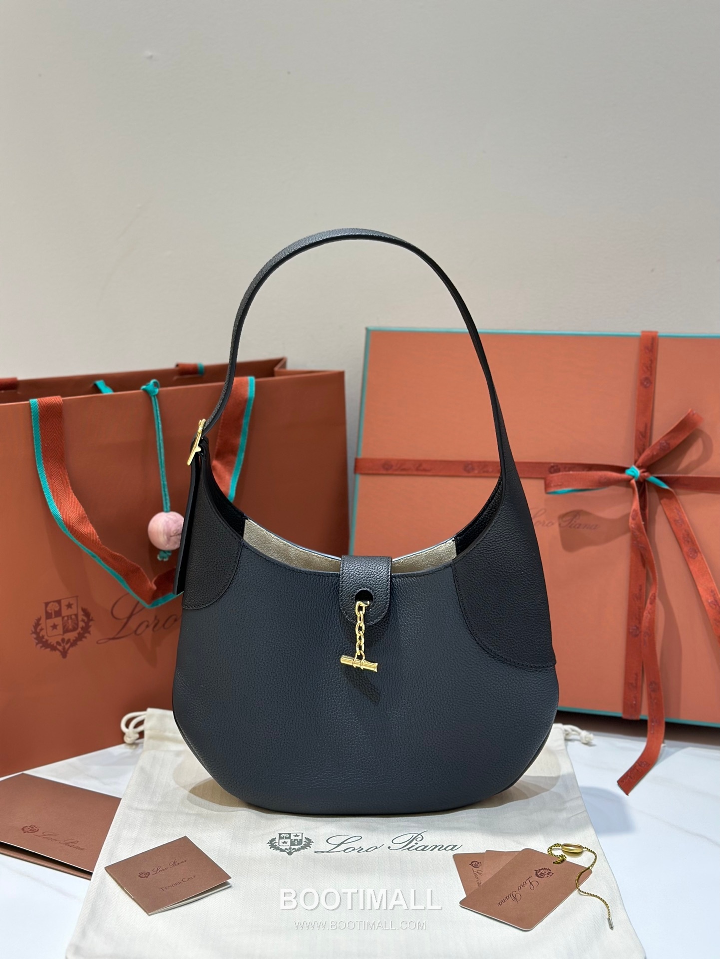 Loro Piana Bobbin Canvas Shoulder Bag 로로피아나 보빈 캔버스 숄더백 32cm 1