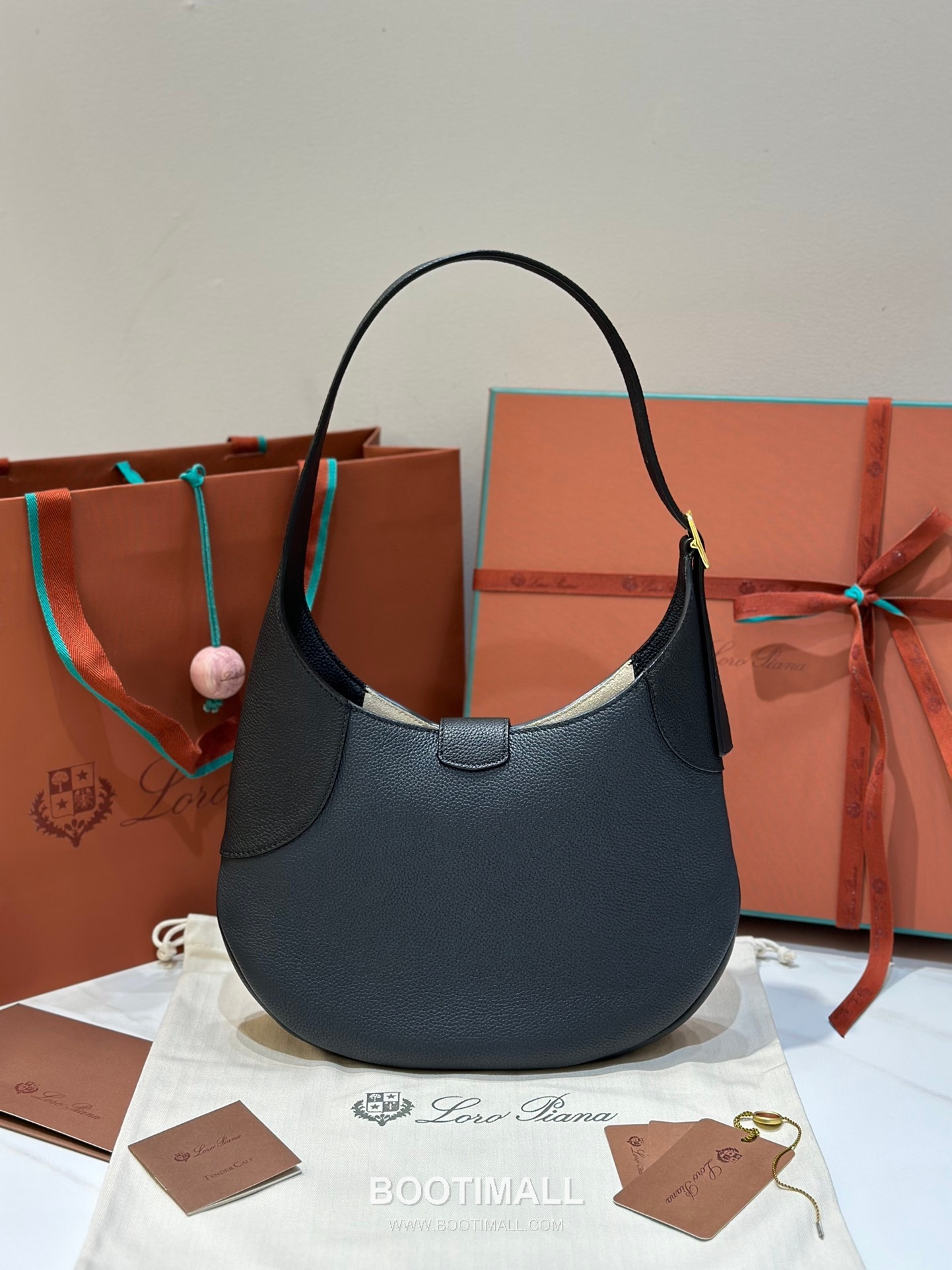 Loro Piana Bobbin Canvas Shoulder Bag 로로피아나 보빈 캔버스 숄더백 32cm 2