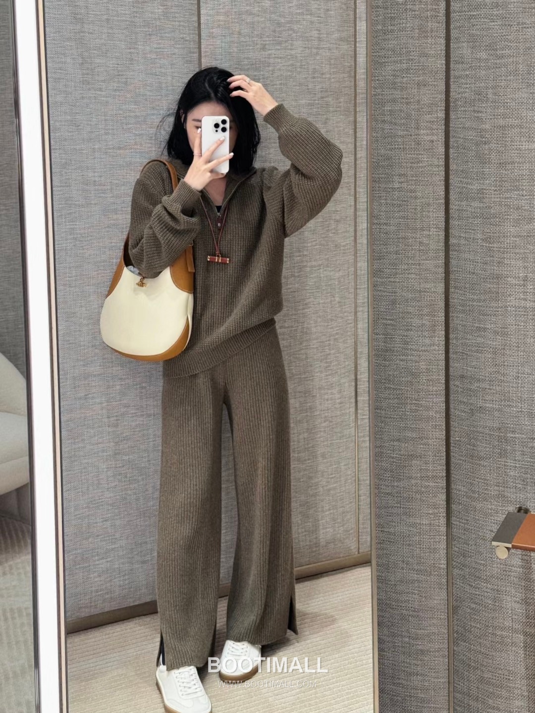 Loro Piana Bobbin Bamboo-Buckle Calfskin White Shoulder Bag 로로피아나 보빈 뱀부 버클 카프스킨 화이트 숄더백 32cm 2