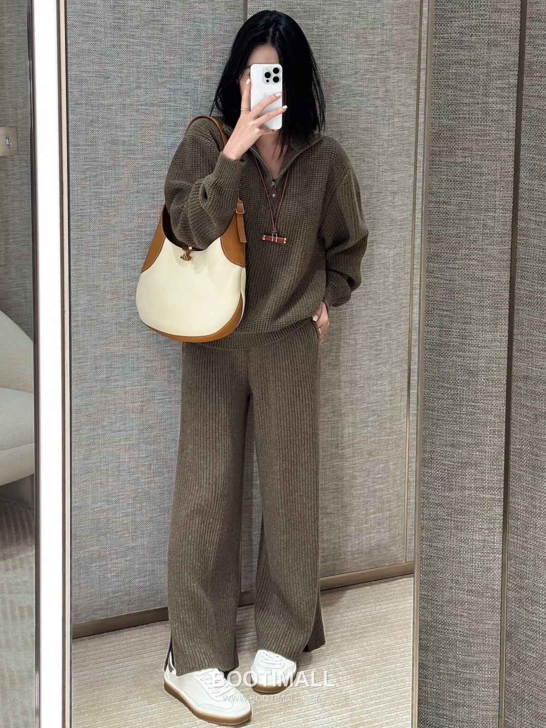 Loro Piana Bobbin Bamboo-Buckle Calfskin White Shoulder Bag 로로피아나 보빈 뱀부 버클 카프스킨 화이트 숄더백 32cm 3