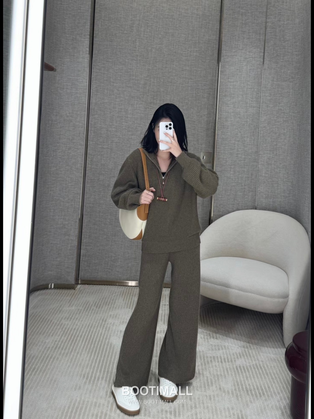 Loro Piana Bobbin Bamboo-Buckle Calfskin White Shoulder Bag 로로피아나 보빈 뱀부 버클 카프스킨 화이트 숄더백 32cm 4