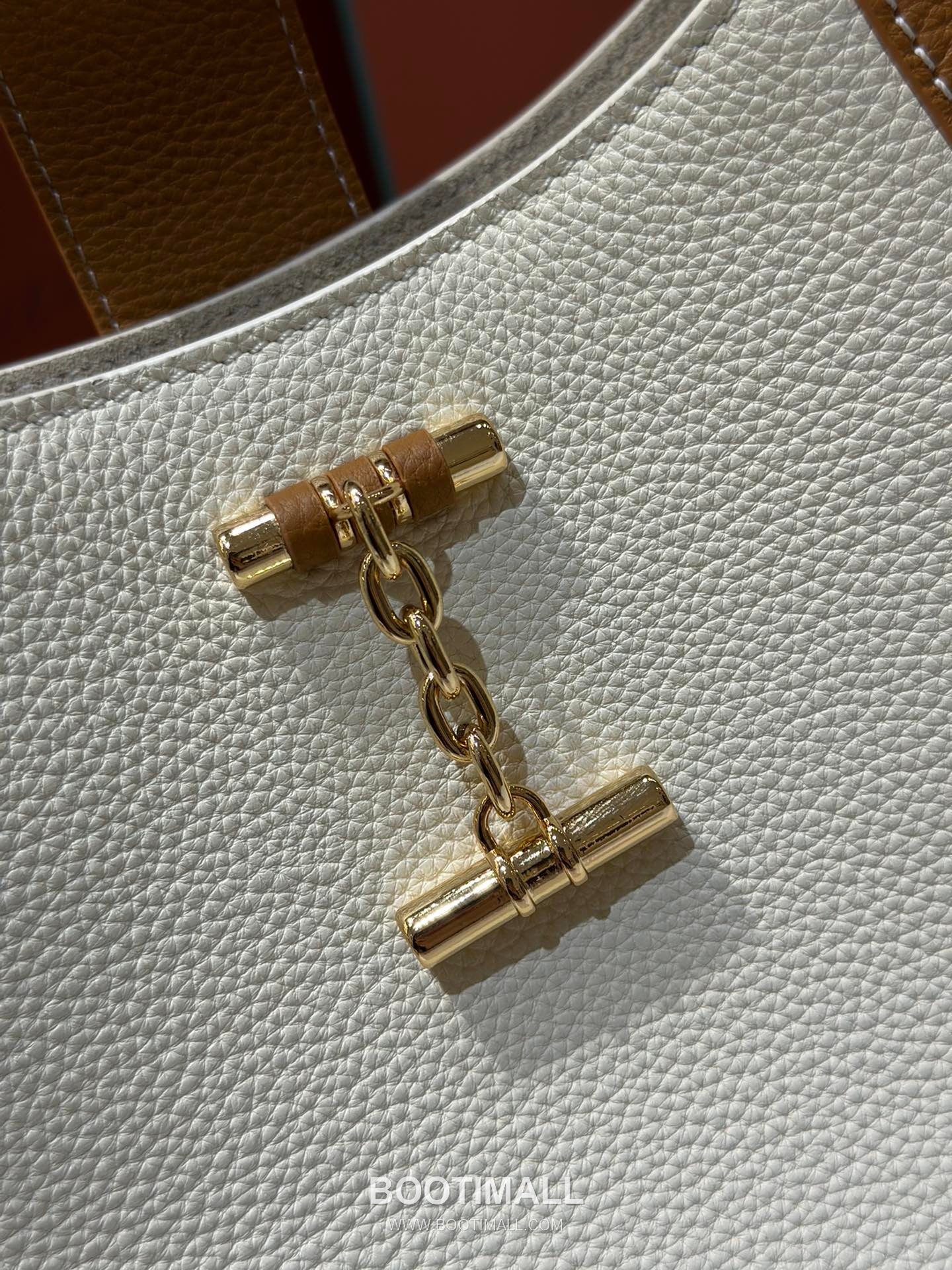 Loro Piana Bobbin Bamboo-Buckle Calfskin White Shoulder Bag 로로피아나 보빈 뱀부 버클 카프스킨 화이트 숄더백 32cm 9