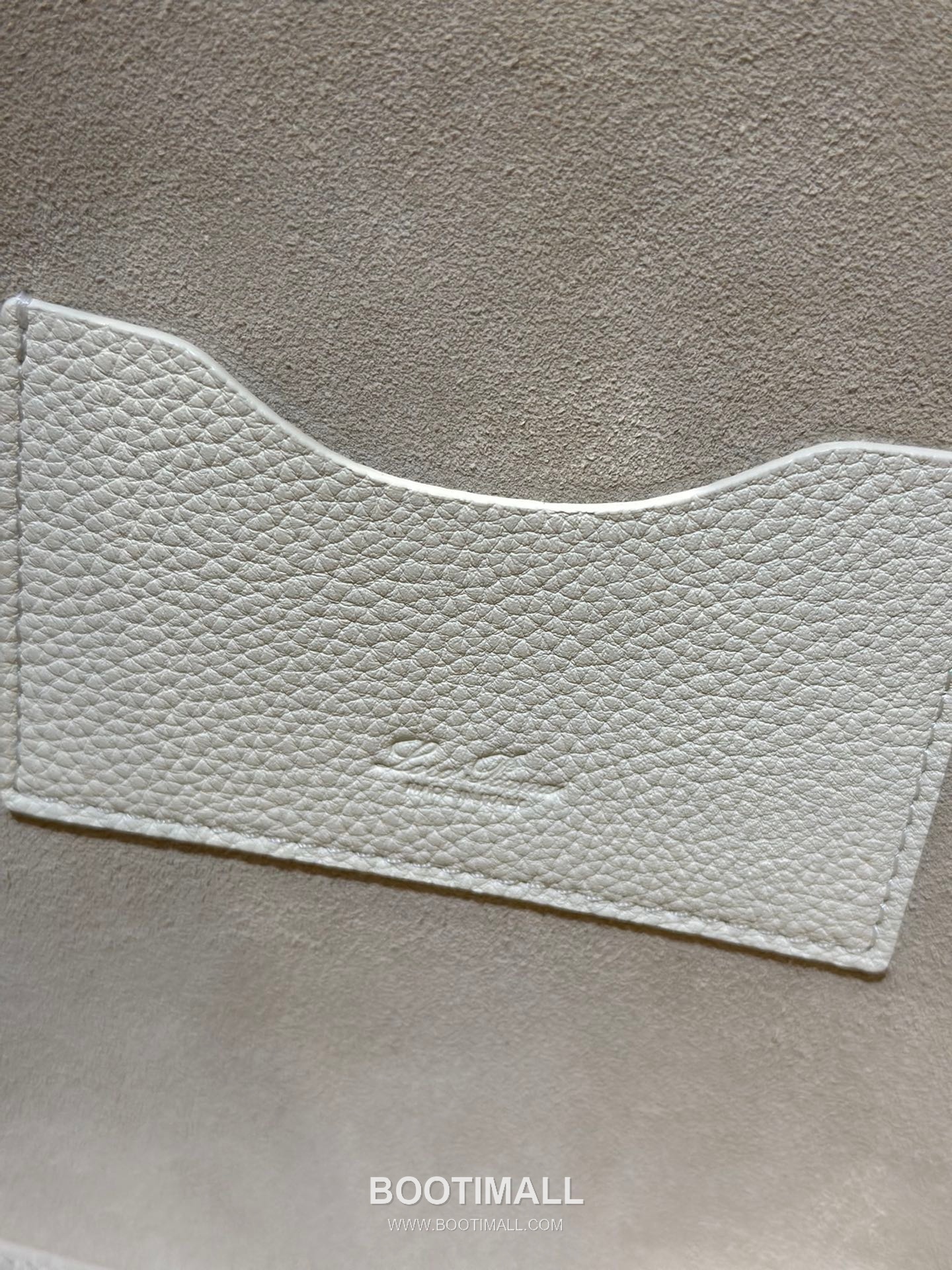 Loro Piana Bobbin Bamboo-Buckle Calfskin White Shoulder Bag 로로피아나 보빈 뱀부 버클 카프스킨 화이트 숄더백 32cm 11