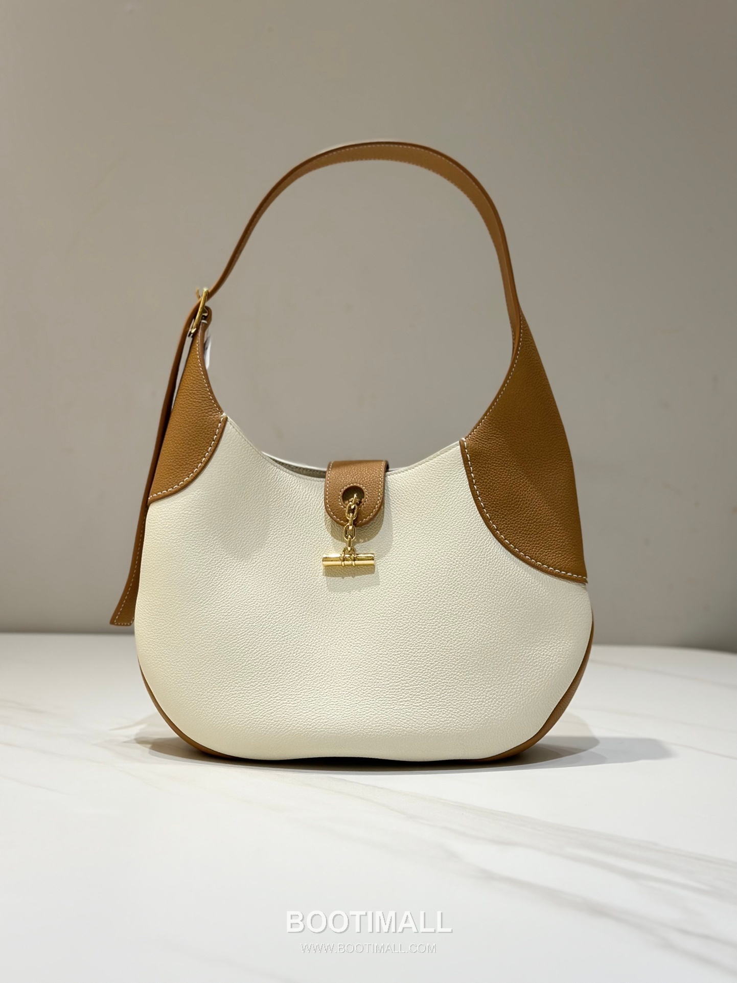 Loro Piana Bobbin Bamboo-Buckle Calfskin White Shoulder Bag 로로피아나 보빈 뱀부 버클 카프스킨 화이트 숄더백 32cm 14
