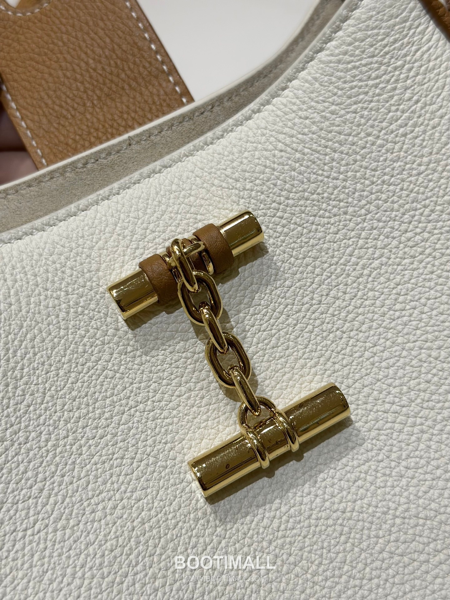 Loro Piana Bobbin Bamboo-Buckle Calfskin White Shoulder Bag 로로피아나 보빈 뱀부 버클 카프스킨 화이트 숄더백 32cm 19