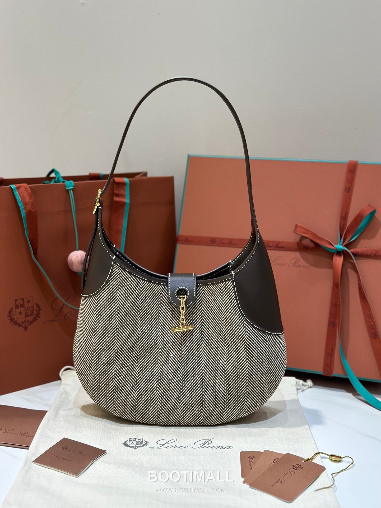 Loro Piana Bobbin Canvas Shoulder Bag 로로피아나 보빈 캔버스 숄더백 32cm 1
