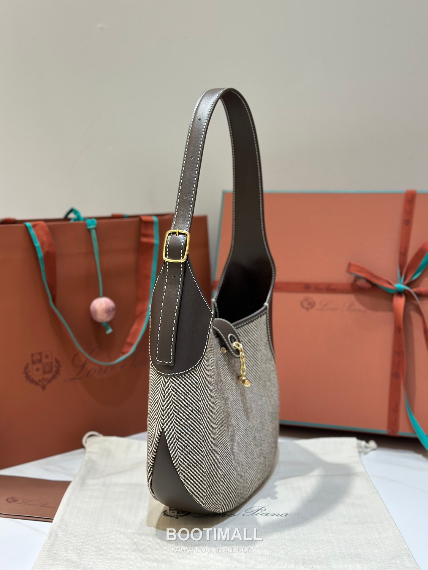 Loro Piana Bobbin Canvas Shoulder Bag 로로피아나 보빈 캔버스 숄더백 32cm 3