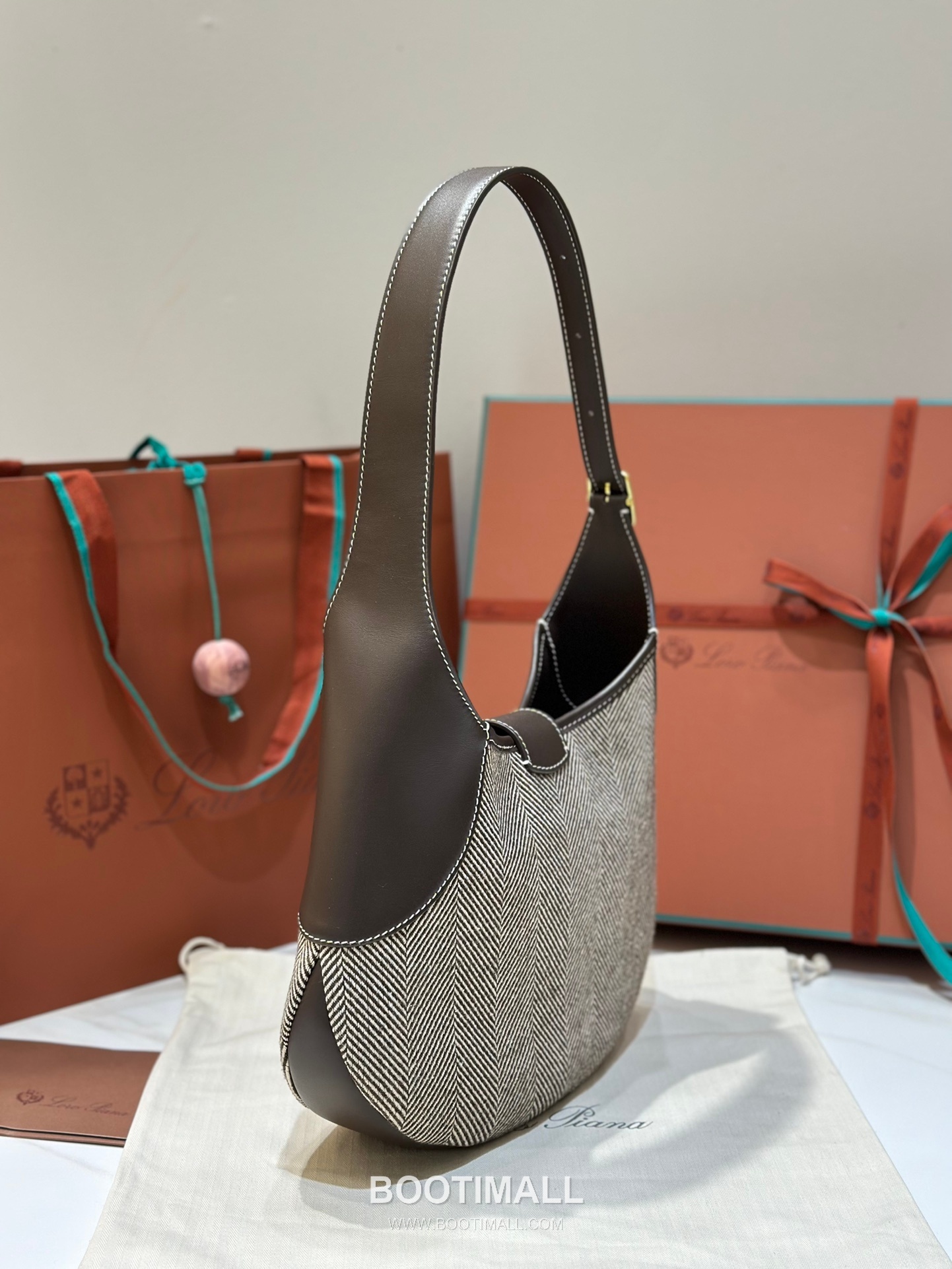 Loro Piana Bobbin Canvas Shoulder Bag 로로피아나 보빈 캔버스 숄더백 32cm 4