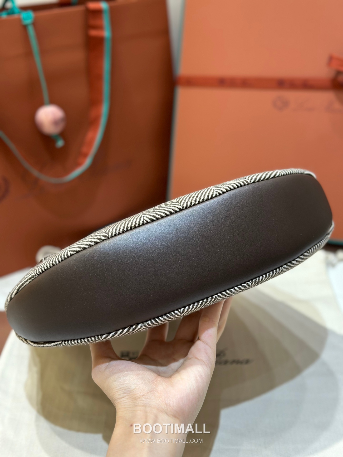 Loro Piana Bobbin Canvas Shoulder Bag 로로피아나 보빈 캔버스 숄더백 32cm 8