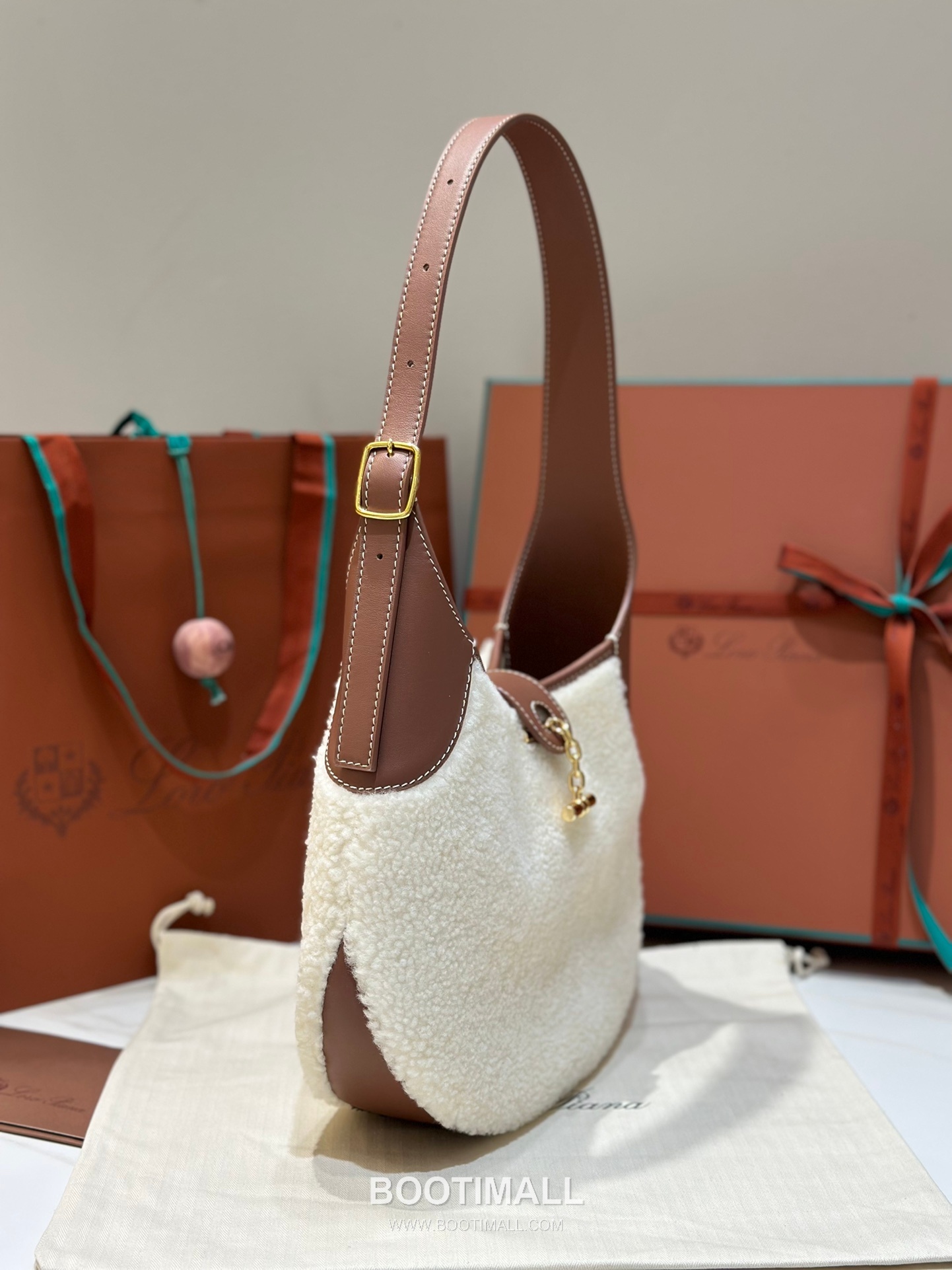 Loro Piana Bobbin Wool Calfskin Shoulder Bag 로로피아나 보빈 울 카프스킨 숄더백 32cm 8