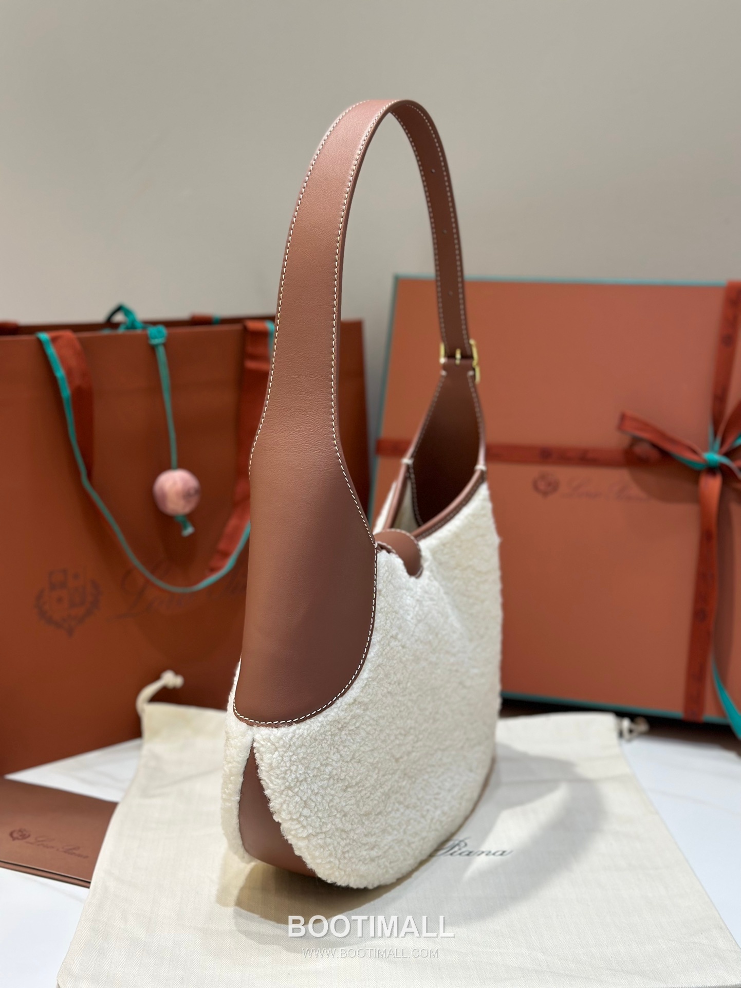 Loro Piana Bobbin Wool Calfskin Shoulder Bag 로로피아나 보빈 울 카프스킨 숄더백 32cm 9