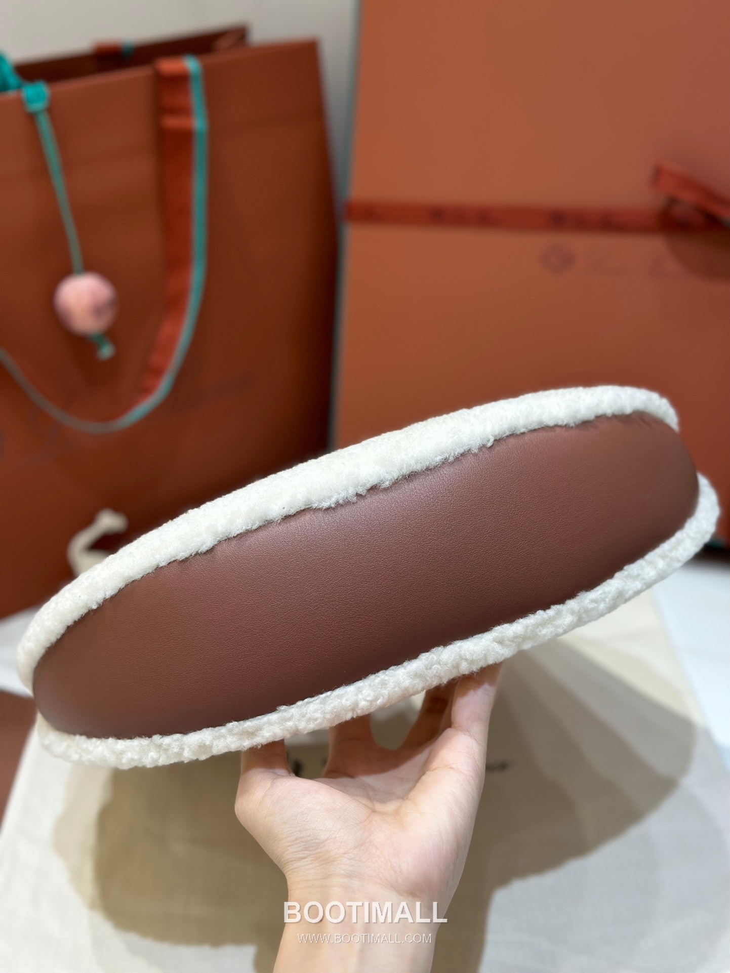 Loro Piana Bobbin Wool Calfskin Shoulder Bag 로로피아나 보빈 울 카프스킨 숄더백 32cm 11