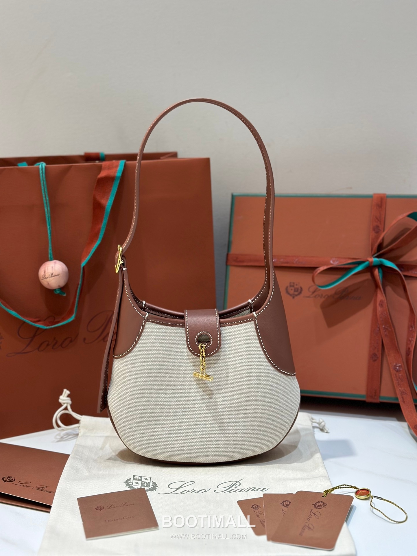 Loro Piana Bobbin Small Canvas Shoulder Bag 로로피아나 보빈 스몰 캔버스 숄더백 19cm 1
