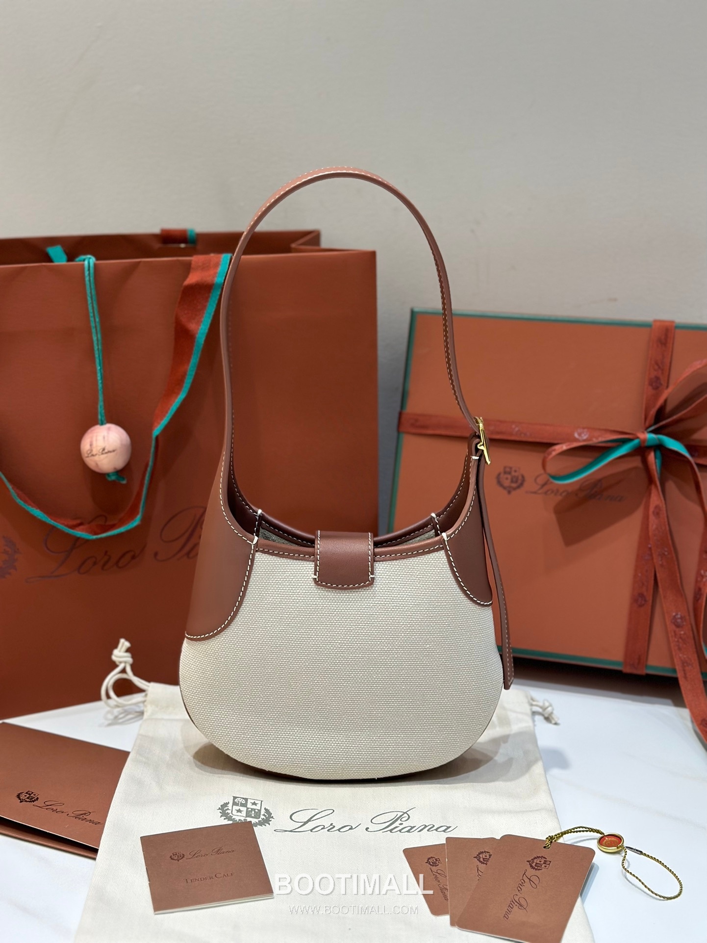 Loro Piana Bobbin Small Canvas Shoulder Bag 로로피아나 보빈 스몰 캔버스 숄더백 19cm 2